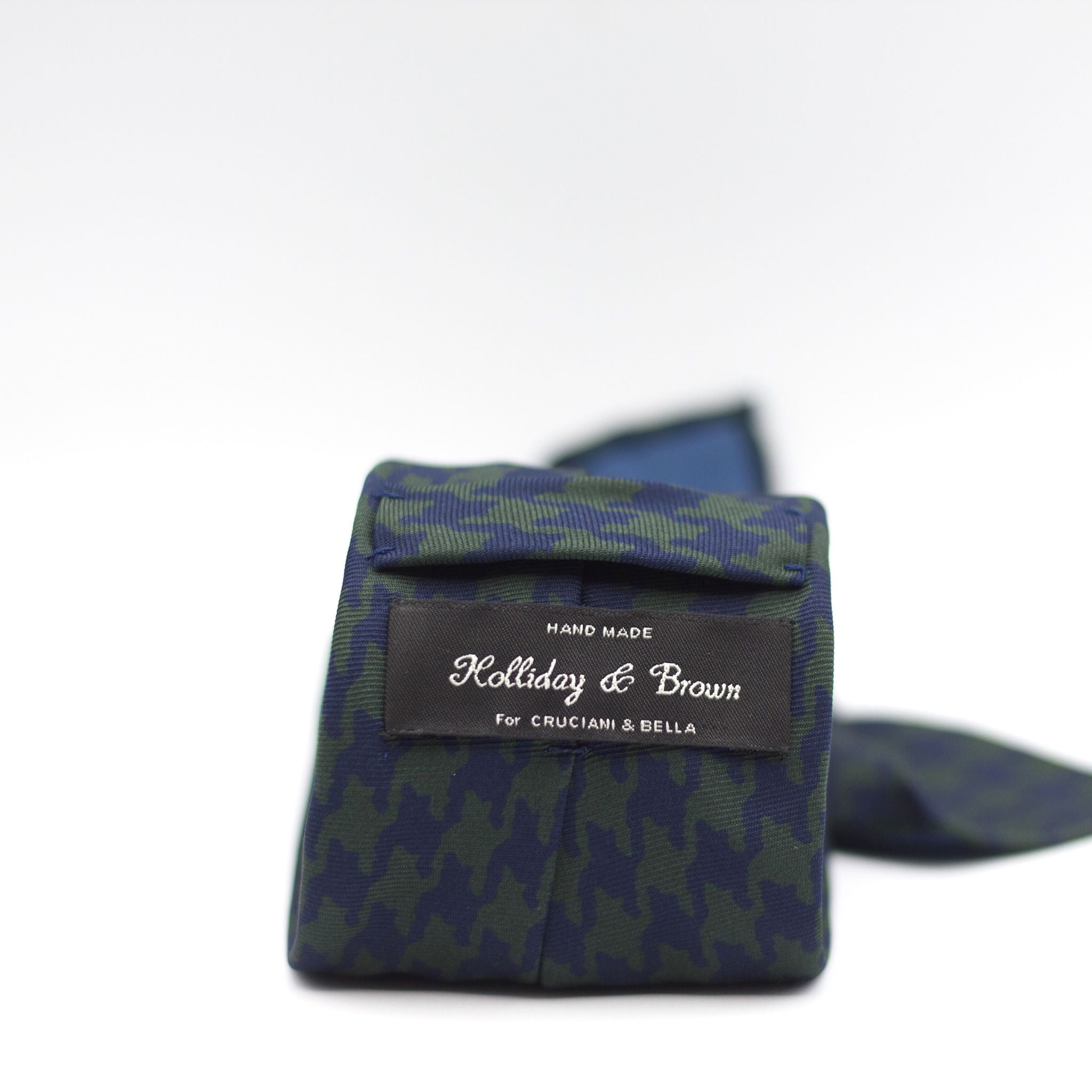 Holliday & Brown for Cruciani & Bella 100% printed Silk Unlined Seven Fold Green, Blue houndstooth motif tie Handmade in Italy 8 cm x 150 cm