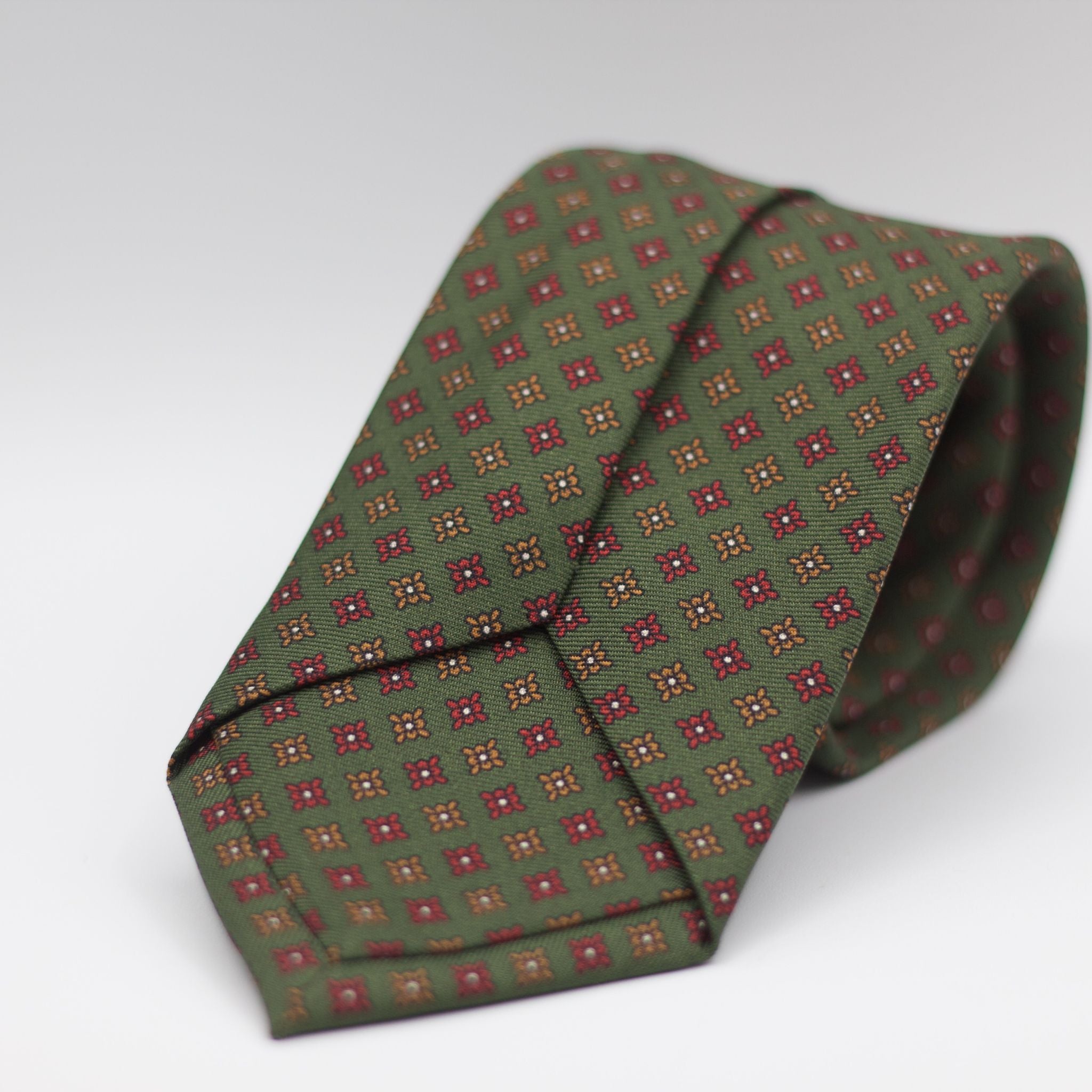 Holliday & Brown for Cruciani & Bella 100% Printed Silk Self-Tipped Green, Red and Yellow motif tie Handmade in Italy 8 cm x 150 cm