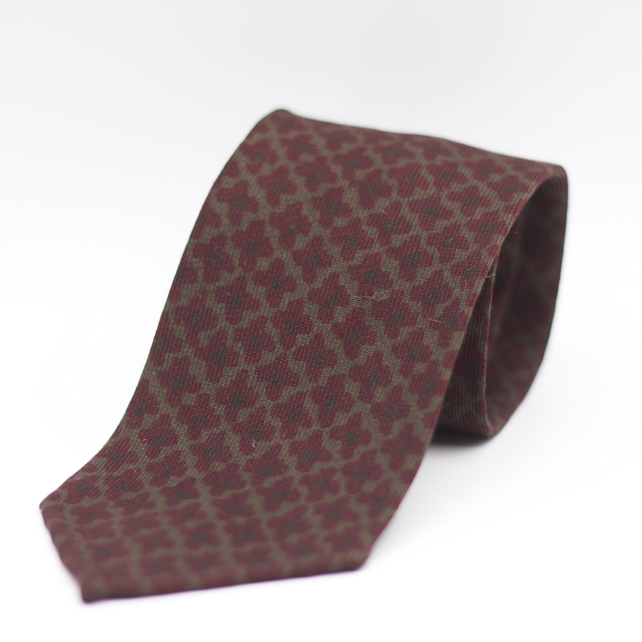 Cruciani & Bella 100%  Printed Wool  Unlined Hand rolled blades Green and Burgundy  Motifs Tie Handmade in Italy 8 cm x 150 cm