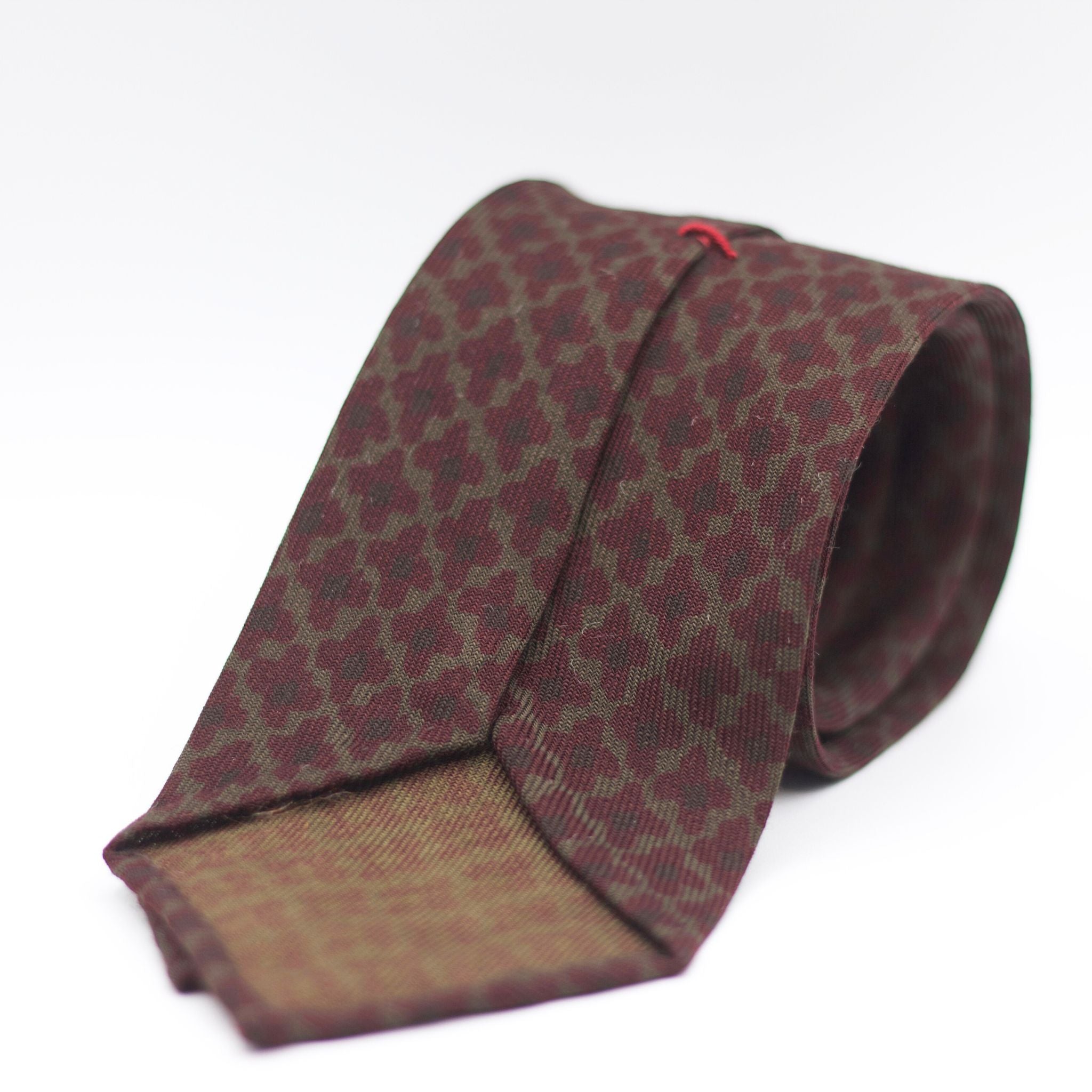 Cruciani & Bella 100%  Printed Wool  Unlined Hand rolled blades Green and Burgundy  Motifs Tie Handmade in Italy 8 cm x 150 cm