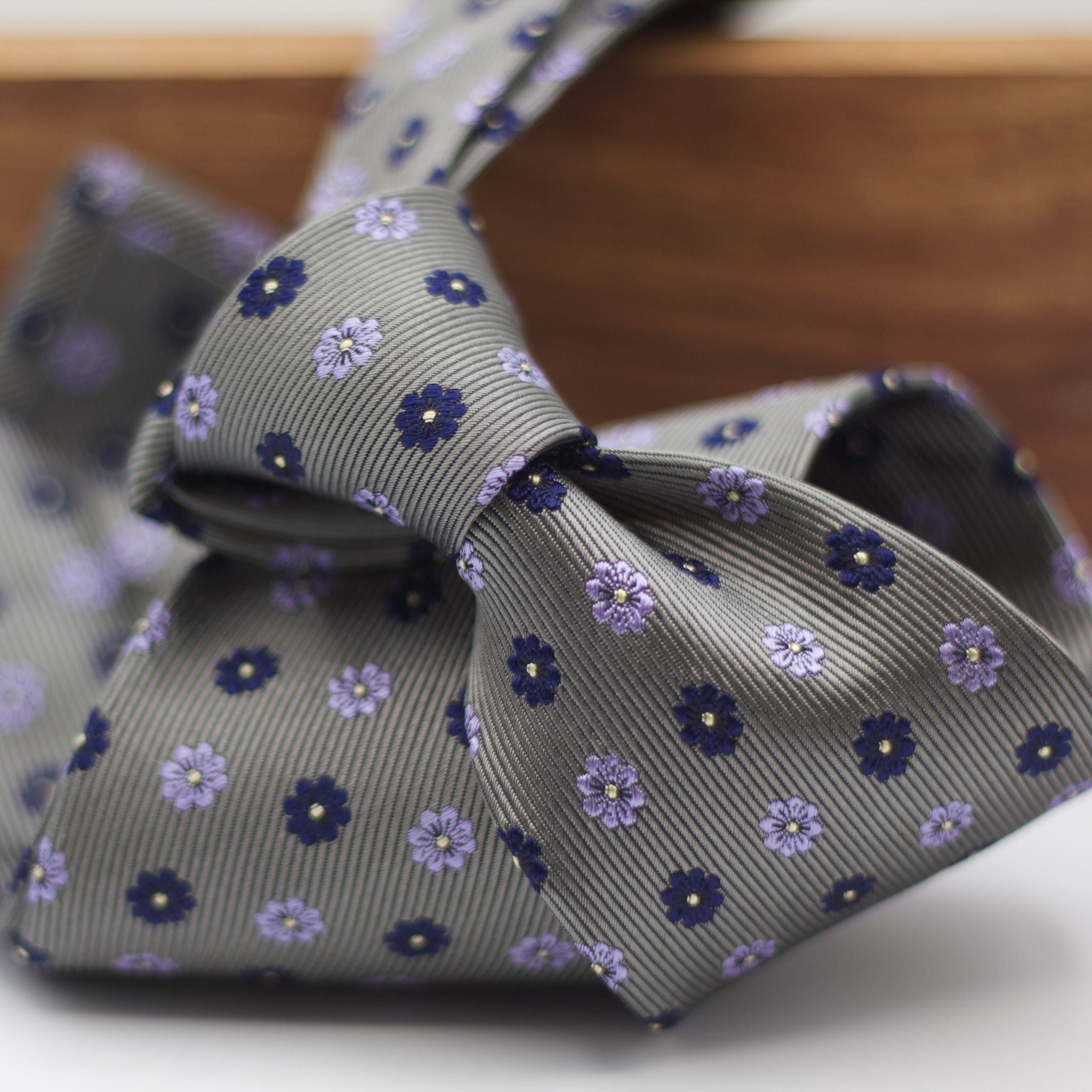 Cruciani & Bella 100% Silk Made in England Jacquard  Tipped Grey, Blue Navy and Lilac Floral Motif Tie Handmade in Italy 8 cm x 150 cm