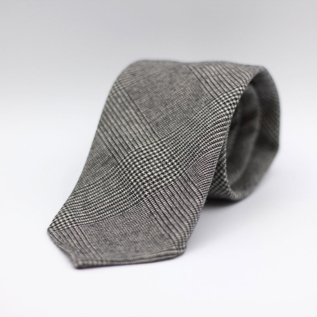 Cruciani & Bella 100% Wool Flannel Unlined Hand rolled blades Grey and Black Prince of Wales Tie  Handmade in Italy 8 cm x 150 cm