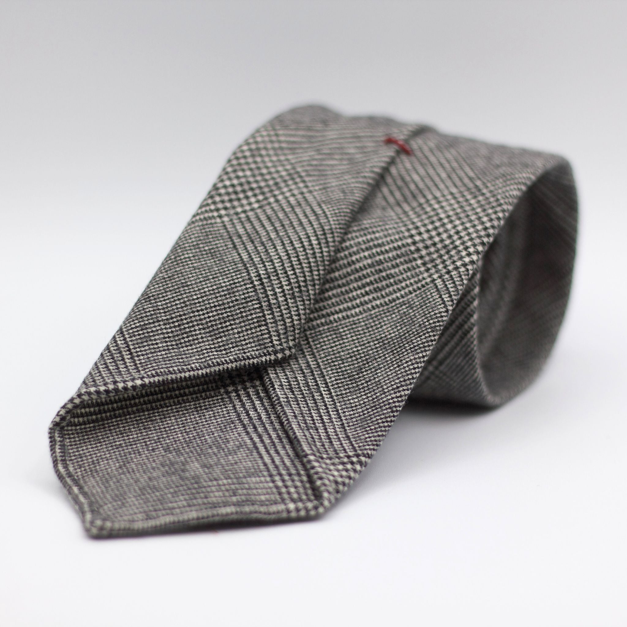 Cruciani & Bella 100% Wool Flannel Unlined Hand rolled blades Grey and Black Prince of Wales Tie  Handmade in Italy 8 cm x 150 cm
