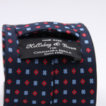 Holliday &amp; Brown for Cruciani &amp; Bella
100% printed Silk
Self Tipped
Navy Blue, Red and White motif tie
Exclusive tie lining
Handmade in Italy
8,5 cm x 150 cm
#10401