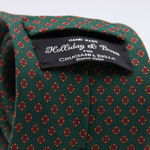 Holliday &amp; Brown for Cruciani &amp; Bella
100% printed Silk
Self Tipped
Green, Orange, Brown and Red motif tie
Exclusive tie lining
Handmade in Italy
8,5 cm x 150 cm
#10402