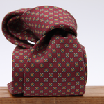 Holliday &amp; Brown for Cruciani &amp; Bella
100% printed Silk
Self Tipped
Red Wine, Green and Orange motif tie
Exclusive tie lining
Handmade in Italy
8,5 cm x 150 cm
#10403