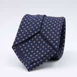 Holliday &amp; Brown for Cruciani &amp; Bella
100% printed Silk
Self Tipped
Navy Blue, Light Blue and White motif tie
Exclusive tie lining
Handmade in Italy
8,5 cm x 150 cm
#10414