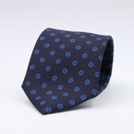 Holliday &amp; Brown for Cruciani &amp; Bella
100% printed Silk
Self Tipped
Navy Blue and Royal Blue motif tie
Exclusive tie lining
Handmade in Italy
8,5 cm x 150 cm
#10417