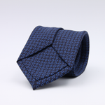 Holliday &amp; Brown for Cruciani &amp; Bella
100% printed Silk
Self Tipped
Navy Blue and Royal Blue motif tie
Exclusive tie lining
Handmade in Italy
8,5 cm x 150 cm
#10420