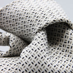 Holliday &amp; Brown for Cruciani &amp; Bella
Vintage Handmade in England
100% Printed Silk
Tipped
Off-White, Grey and Black motif Tie

9,5 cm x 150 cm
6602