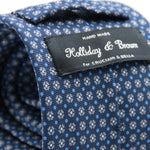 Holliday &amp; Brown for Cruciani &amp; Bella
100% printed Silk
Self Tipped
Navy blue, grey, light blue and white motif Tie
Handmade in Italy
8 cm x 150 cm
#8962