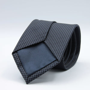 Holliday &amp; Brown for Cruciani &amp; Bella
100%&nbsp;Woven Jacquard Silk
Tipped

Grey, Dark Blue and Black motif tie
Handmade in Italy

8 cm x 150 cm
#8968