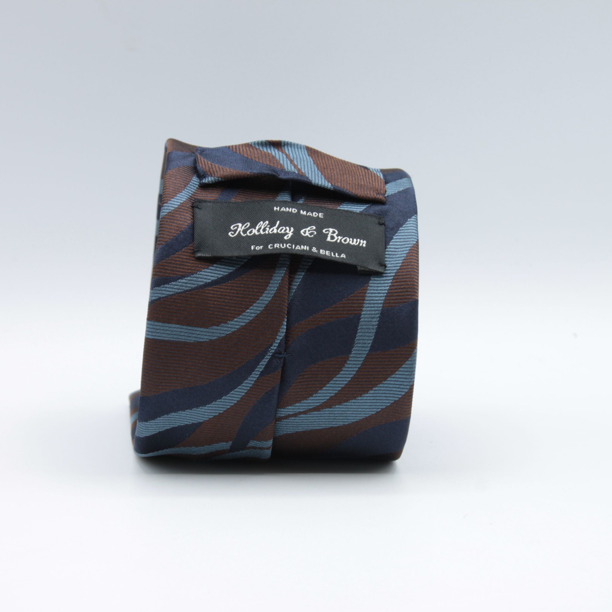 Holliday &amp; Brown for Cruciani &amp; Bella
100%&nbsp;Woven Jacquard Silk
Tipped

Brown, Royal Blue and Denim Blue Color motif tie
Handmade in Italy

8 cm x 150 cm
#8979