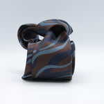 Holliday &amp; Brown for Cruciani &amp; Bella
100%&nbsp;Woven Jacquard Silk
Tipped

Brown, Royal Blue and Denim Blue Color motif tie
Handmade in Italy

8 cm x 150 cm
#8979