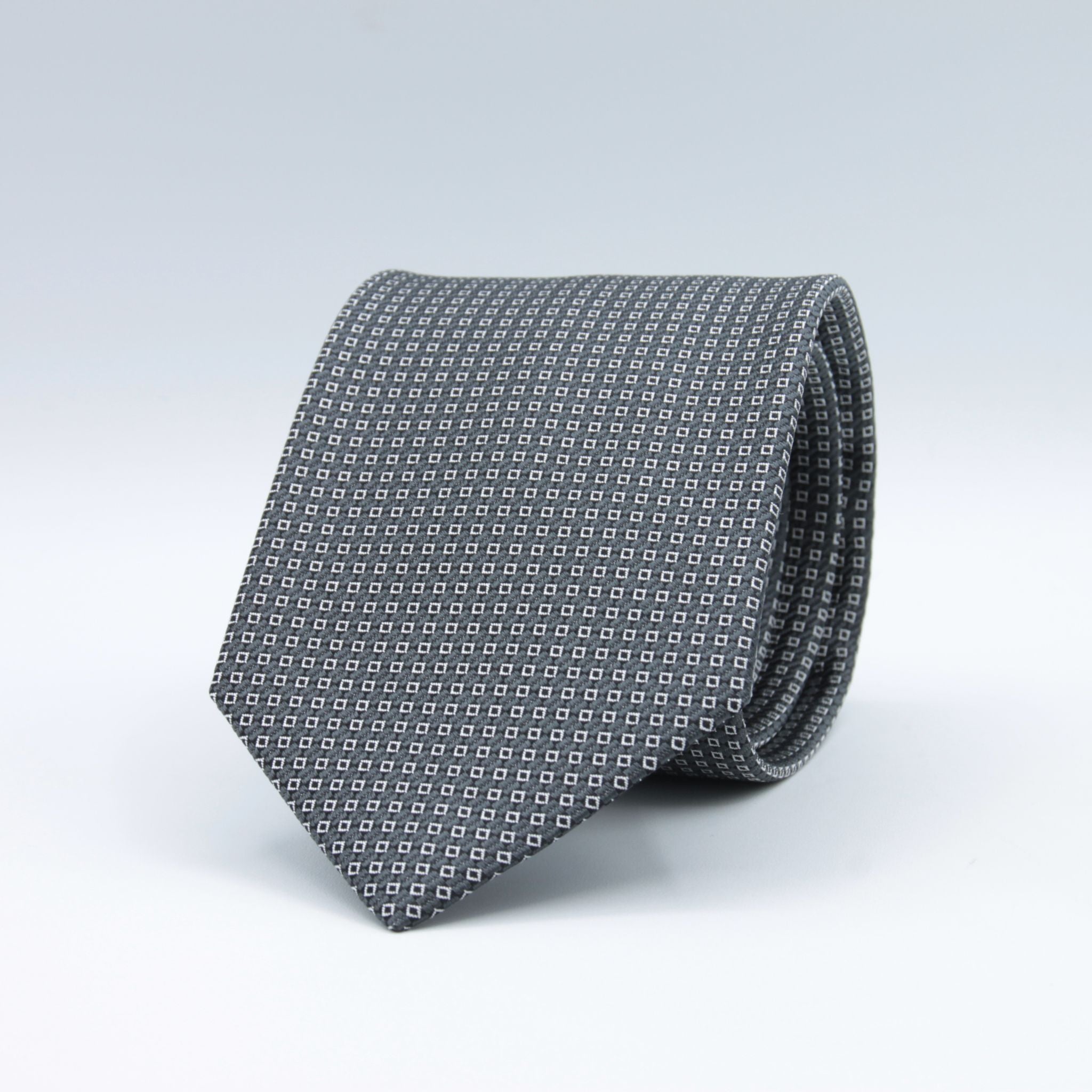 Holliday &amp; Brown for Cruciani &amp; Bella
100%&nbsp;Woven Jacquard Silk
Tipped

Dark Blue and White motif tie
Handmade in Italy

8 cm x 150 cm
#8981