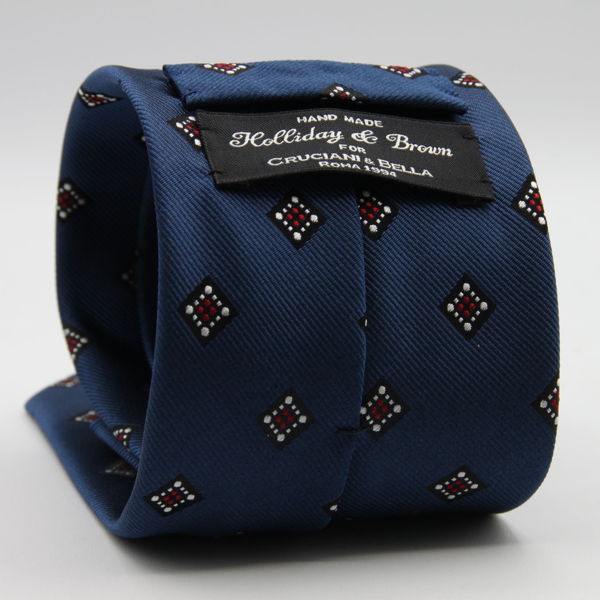 Holliday &amp; Brown for Cruciani &amp; Bella
100%&nbsp;Woven Jacquard Silk
Tipped

Blue, White and Red color motif tie
Handmade in Italy

8 cm x 150 cm
#9339