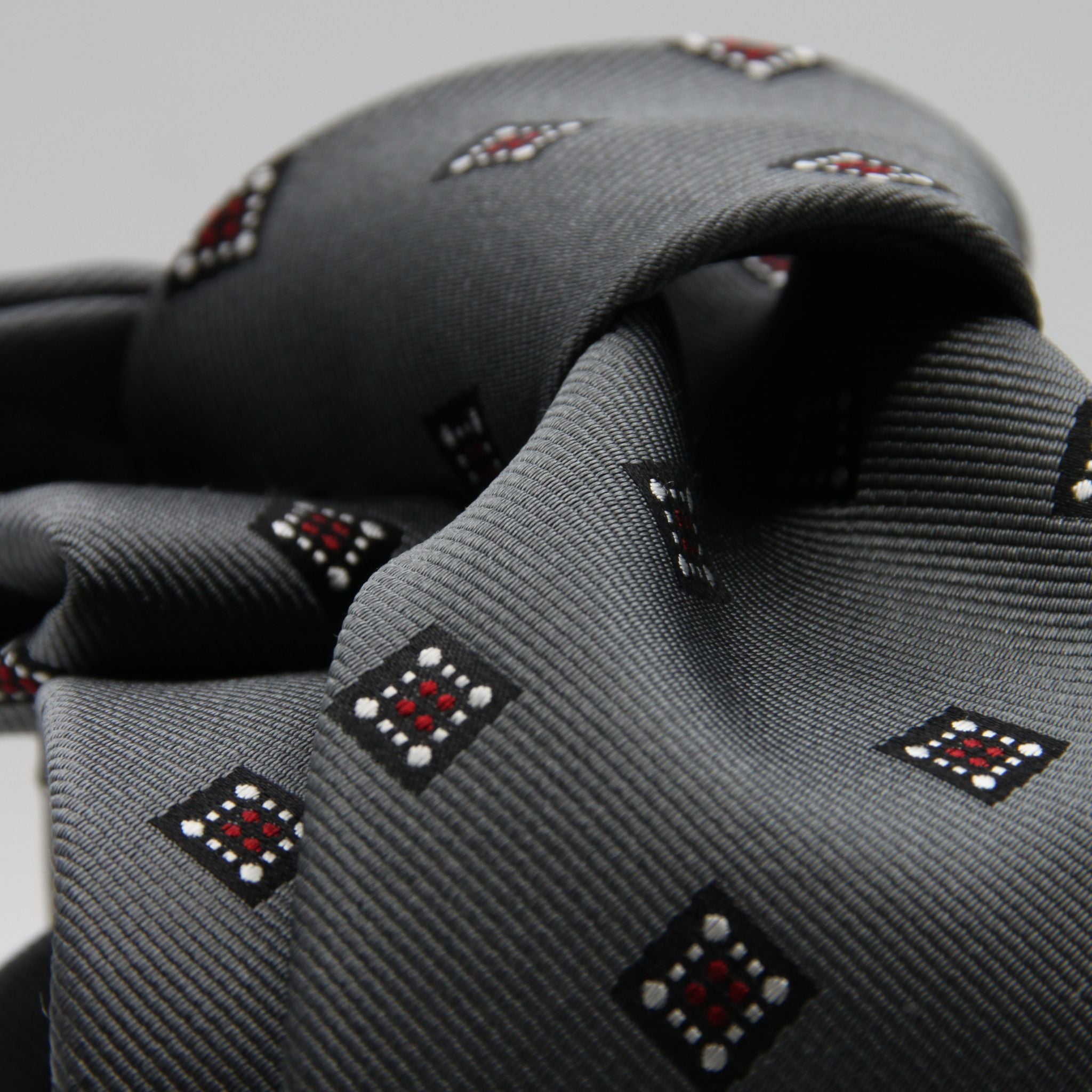 Holliday &amp; Brown for Cruciani &amp; Bella
100%&nbsp;Woven Jacquard Silk
Tipped

Grey, White and Red color motif tie
Handmade in Italy

8 cm x 150 cm
#9342