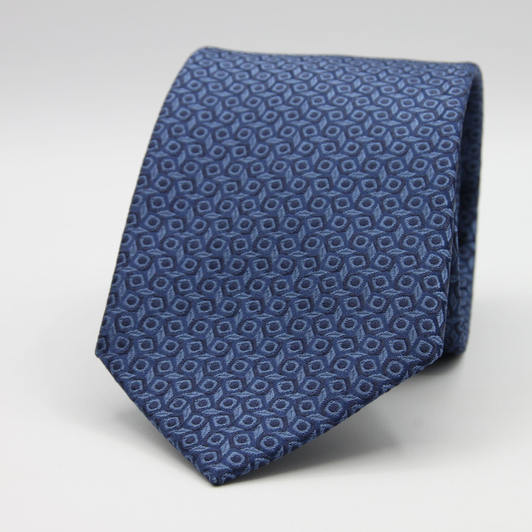 Holliday &amp; Brown for Cruciani &amp; Bella
100%&nbsp;Woven Jacquard Silk
Tipped

Royal Blue and Denim Blue color motif tie
Handmade in Italy

8 cm x 150 cm
#9343