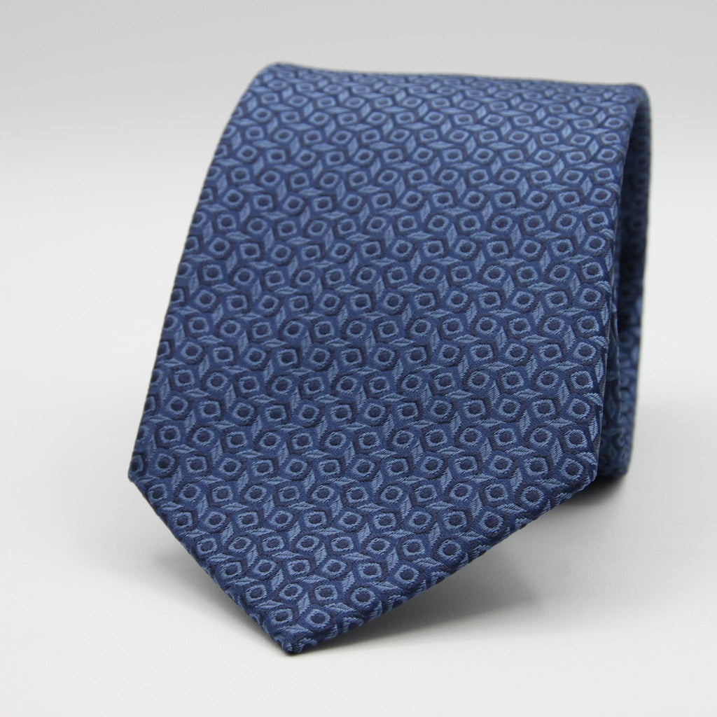 Holliday &amp; Brown for Cruciani &amp; Bella
100%&nbsp;Woven Jacquard Silk
Tipped

Royal Blue and Denim Blue color motif tie
Handmade in Italy

8 cm x 150 cm
#9343