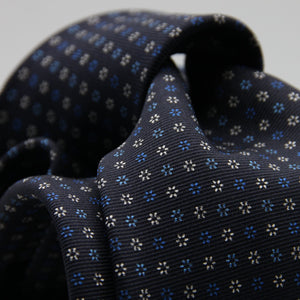 Holliday &amp; Brown for Cruciani &amp; Bella
100% Printed Silk
Self Tipped
Navy Blue, Light Blue and White motif Tie
Handmade in Italy
8 cm x 150 cm
#9365