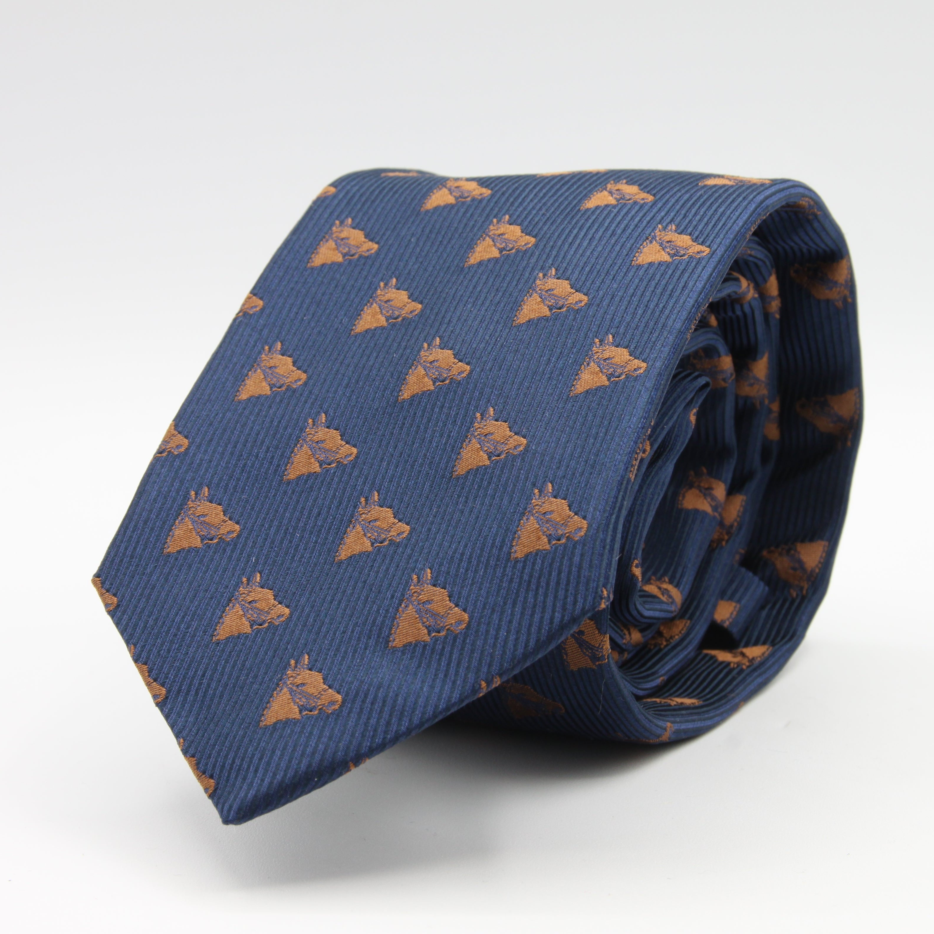 Cruciani &amp; Bella Tie
100% Woven Jacquard Silk
Handmade in Italy
Blue and Brown
Tipped
8 X 150 cm&nbsp;
#9493