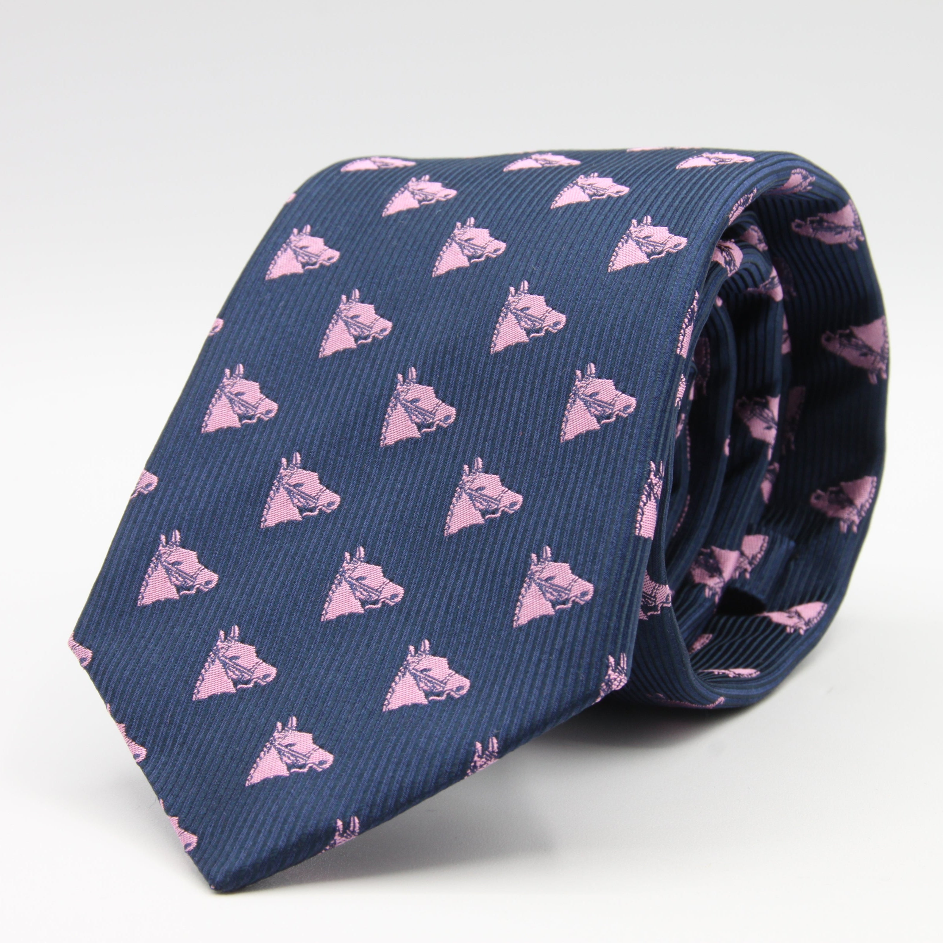 Cruciani &amp; Bella Tie
100% Woven Jacquard Silk
Handmade in Italy
Blue and Pink
Tipped
8 X 150 cm&nbsp;
#9494