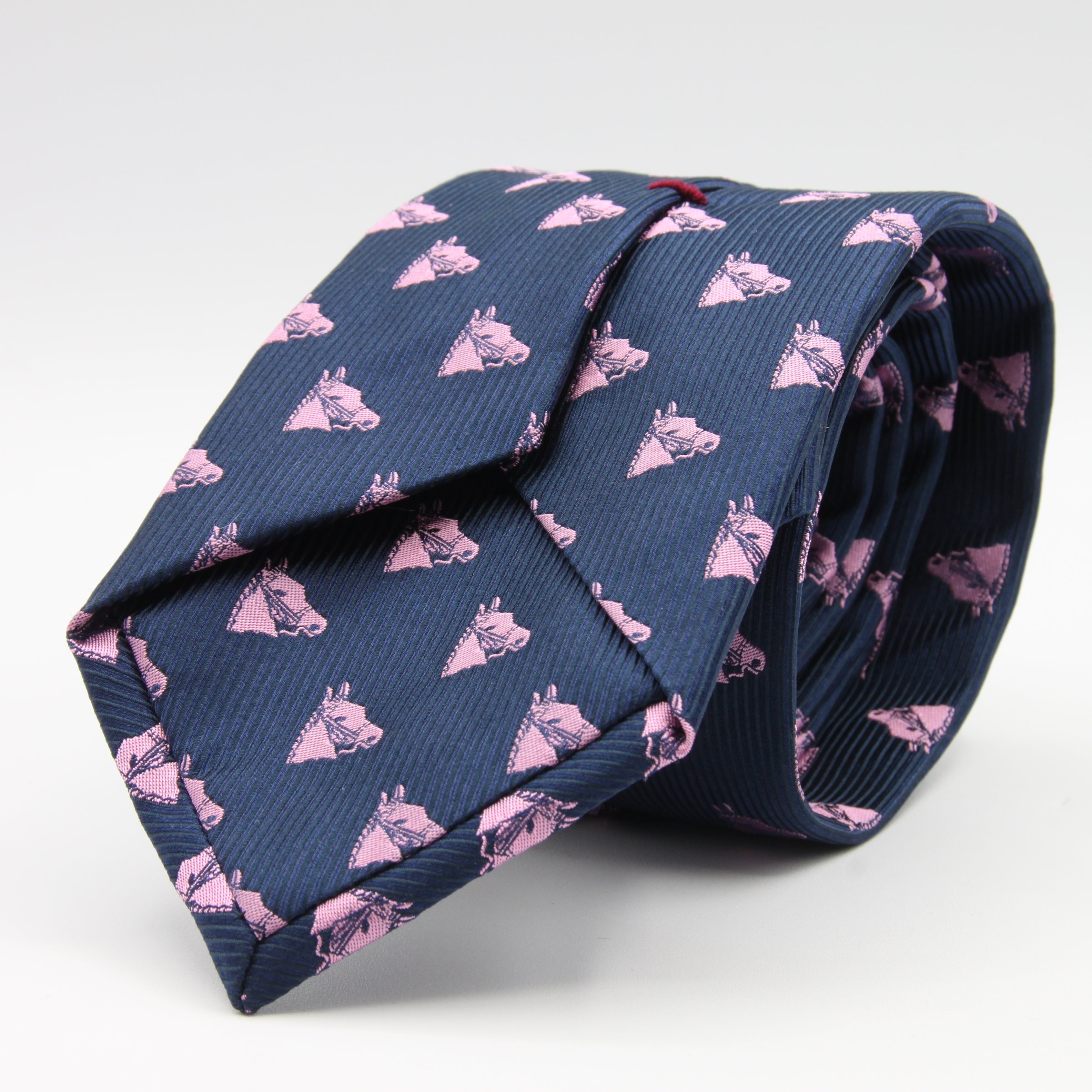 Cruciani &amp; Bella Tie
100% Woven Jacquard Silk
Handmade in Italy
Blue and Pink
Tipped
8 X 150 cm&nbsp;
#9494
