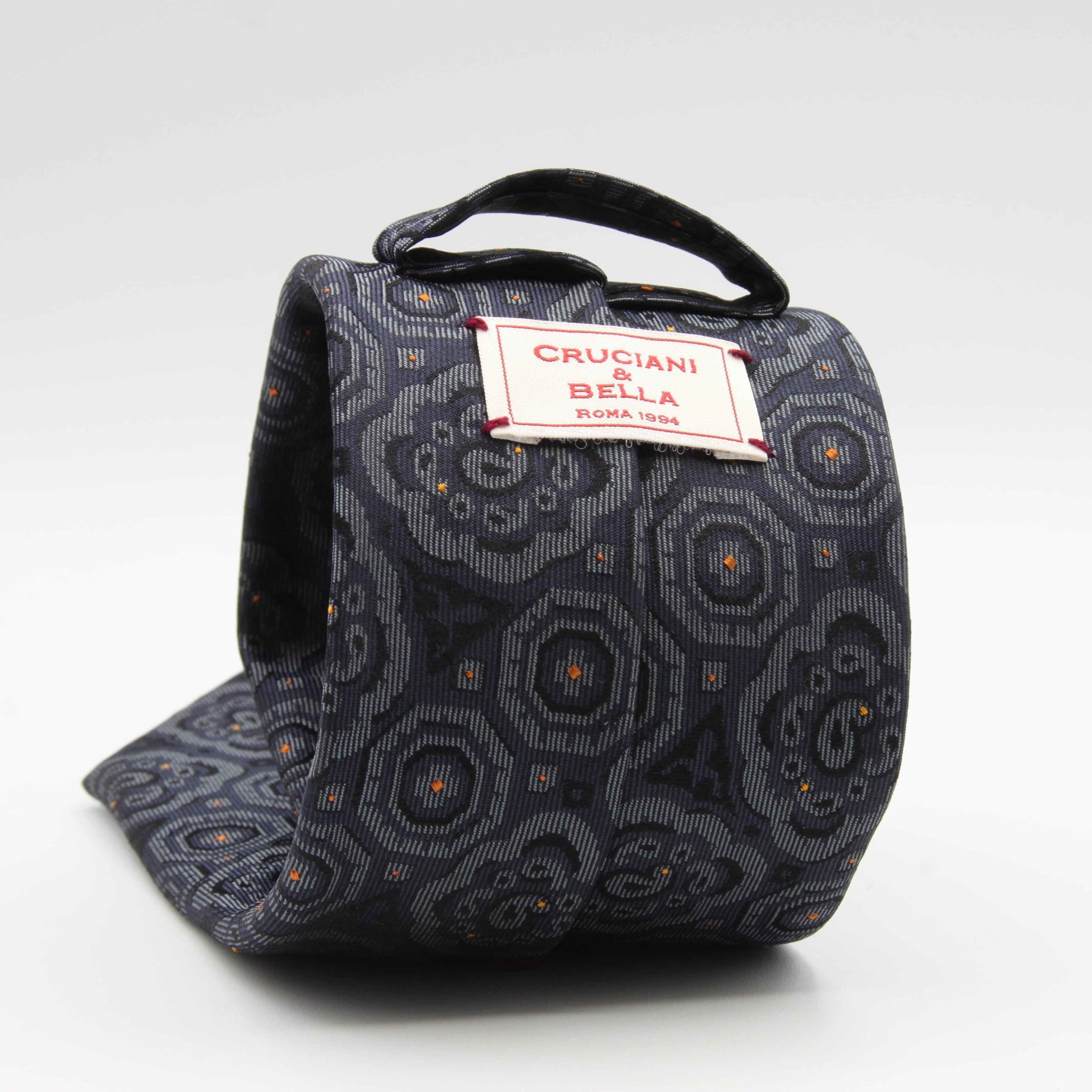 Cruciani &amp; Bella Tie
100% Woven Jacquard Silk
Handmade in Italy
Dark Blue, Grey and Orange
Tipped
8 X 150 cm&nbsp;
#9495