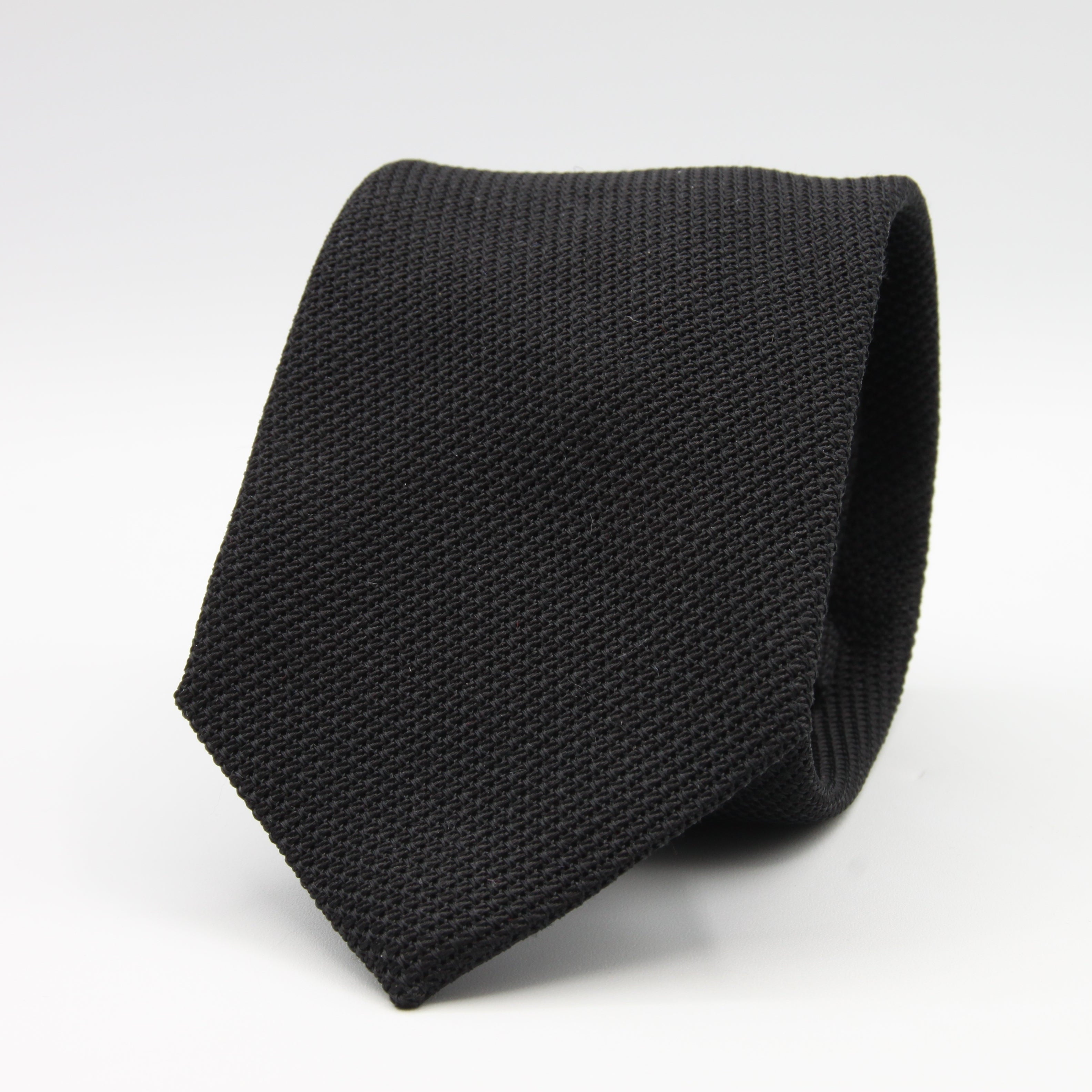 Cruciani &amp; Bella Tie
100% Silk Grenadine garza fina&nbsp;
Tipped

Black &nbsp;tie
Handmade in Italy

8 cm x 150 cm
#9505