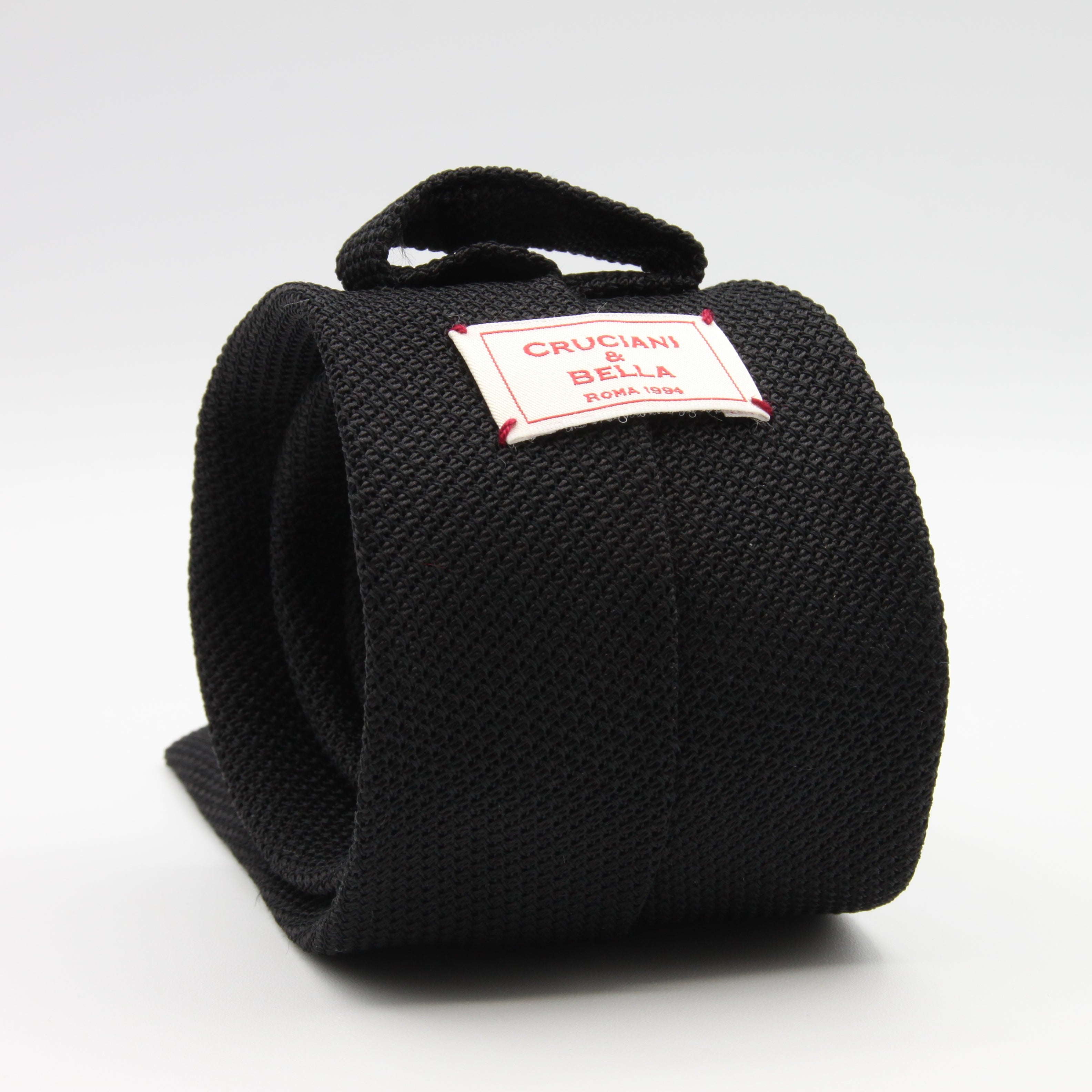 Cruciani &amp; Bella Tie
100% Silk Grenadine garza fina&nbsp;
Tipped

Black &nbsp;tie
Handmade in Italy

8 cm x 150 cm
#9505