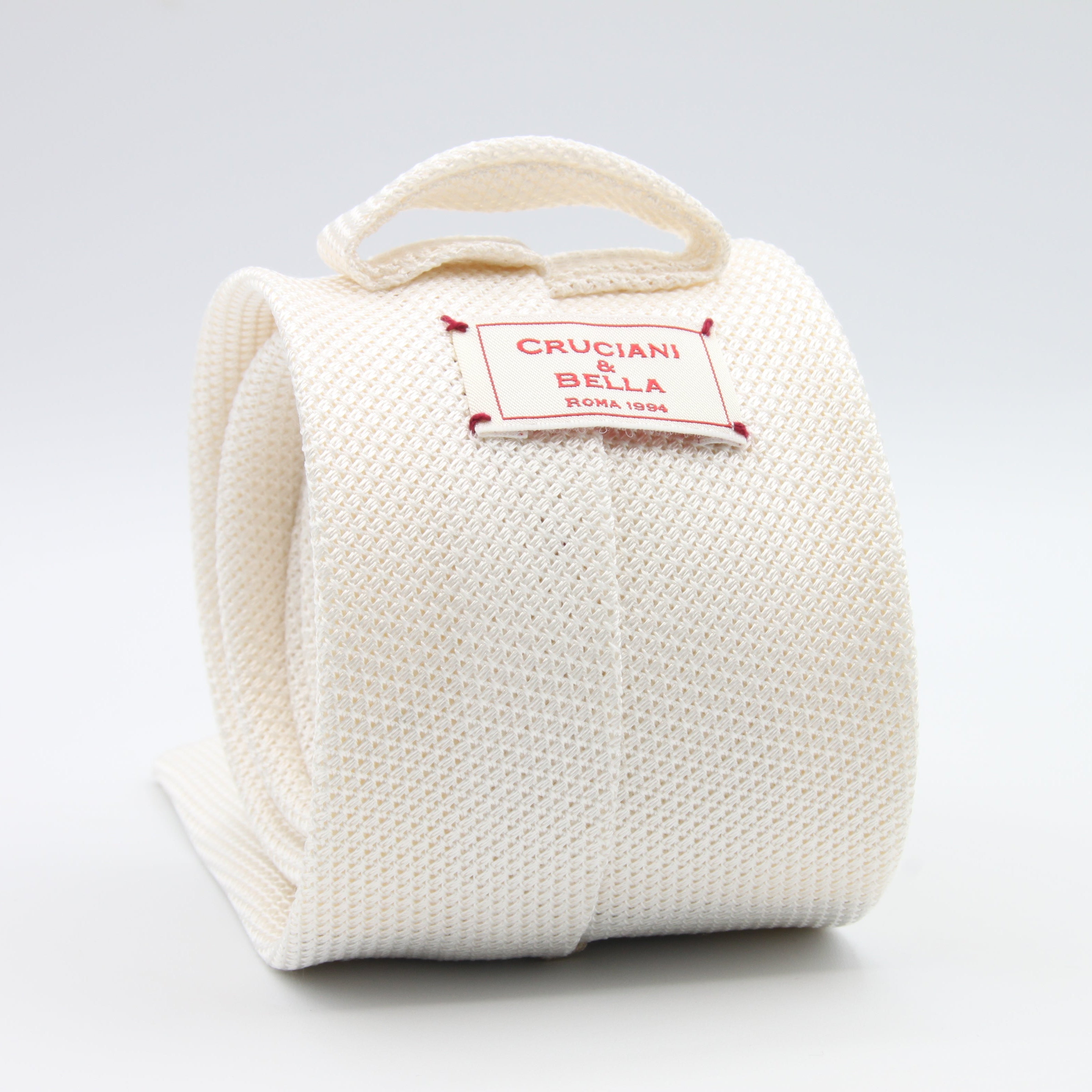 Cruciani &amp; Bella Tie
100% Silk Grenadine garza fina&nbsp;
Tipped

Plain White tie
Handmade in Italy

8 cm x 150 cm
#9623