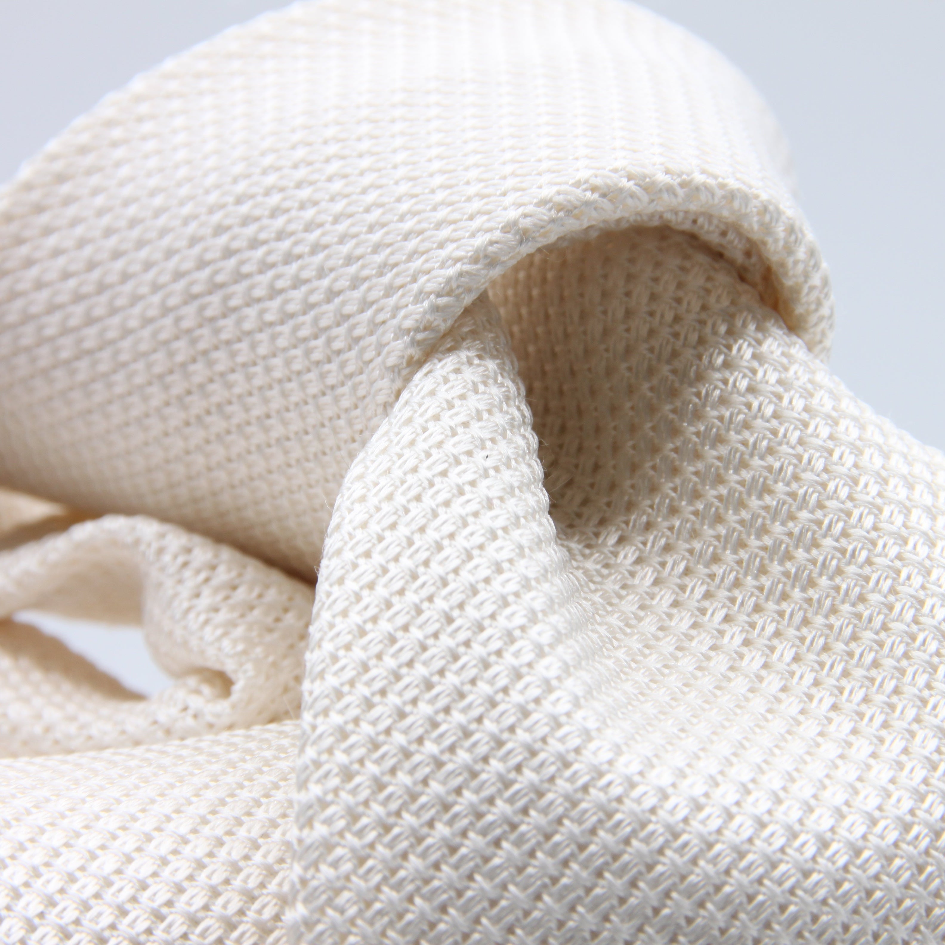 Cruciani &amp; Bella Tie
100% Silk Grenadine garza fina&nbsp;
Tipped

Plain White tie
Handmade in Italy

8 cm x 150 cm
#9623