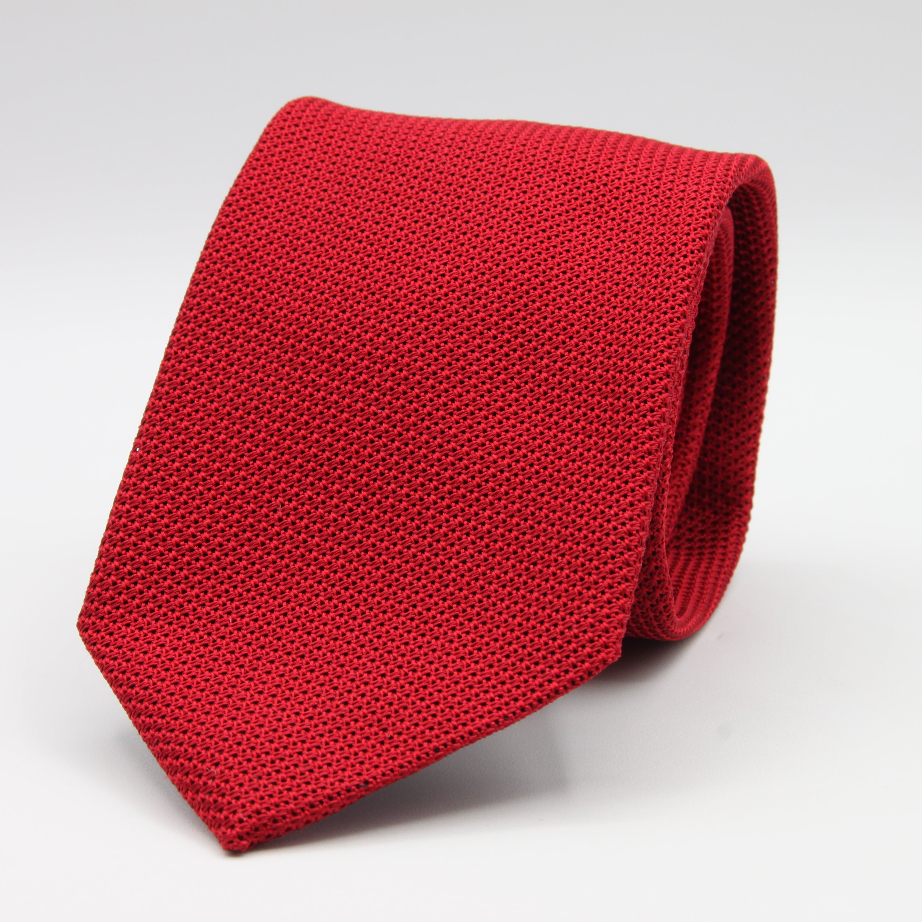 Cruciani &amp; Bella Tie
100% Silk Grenadine garza fina&nbsp;
Tipped

Plain Red tie
Handmade in Italy

8 cm x 150 cm
#9510