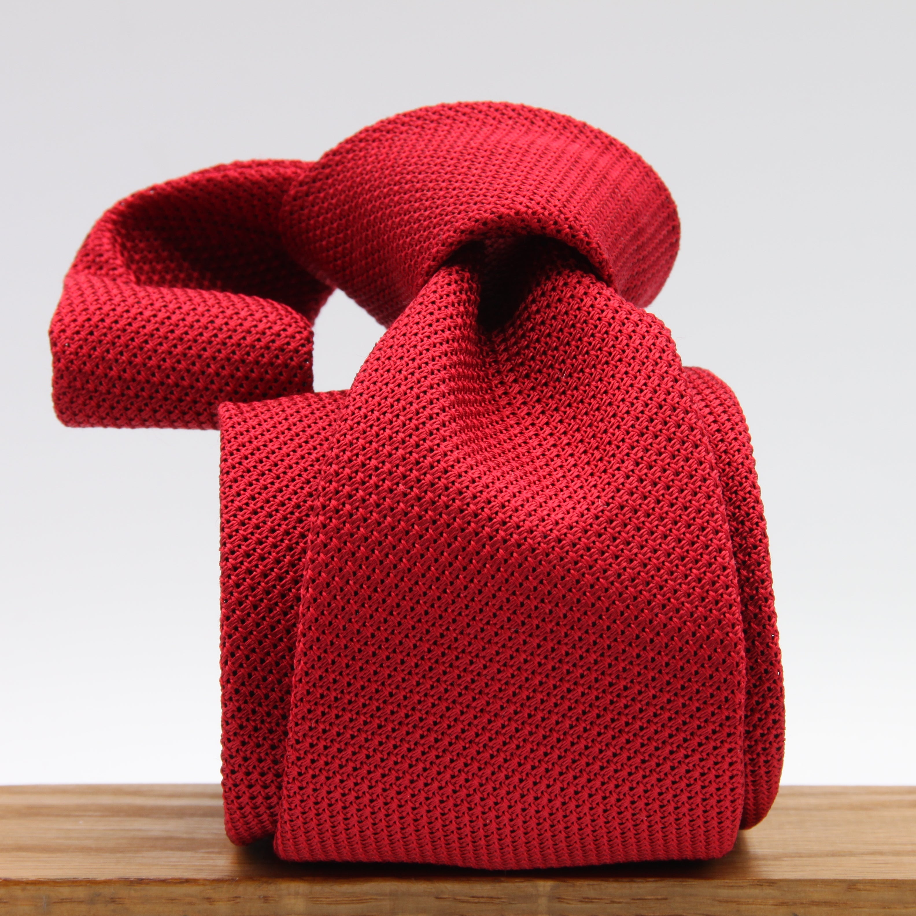 Cruciani &amp; Bella Tie
100% Silk Grenadine garza fina&nbsp;
Tipped

Plain Red tie
Handmade in Italy

8 cm x 150 cm
#9510