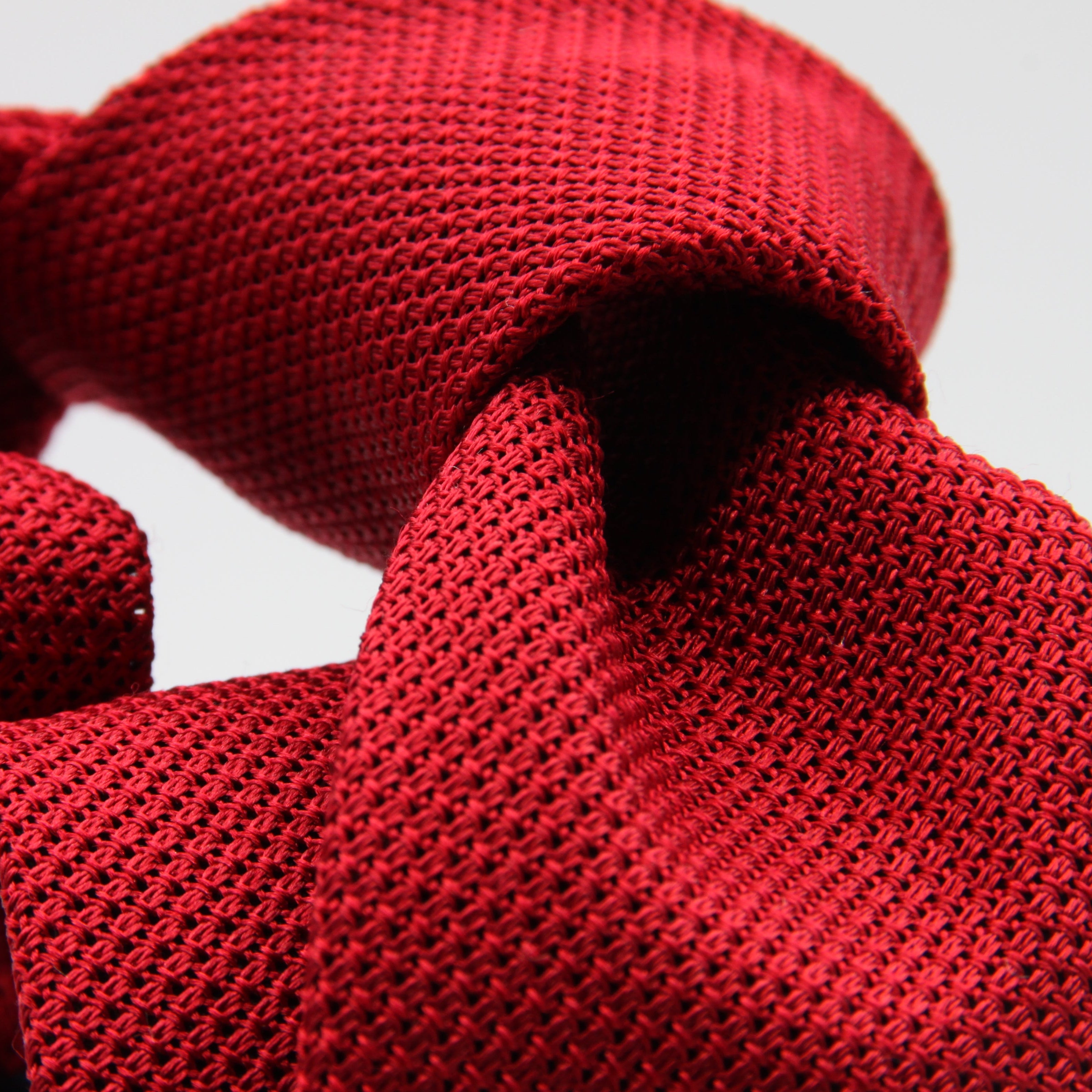 Cruciani &amp; Bella Tie
100% Silk Grenadine garza fina&nbsp;
Tipped

Plain Red tie
Handmade in Italy

8 cm x 150 cm
#9510