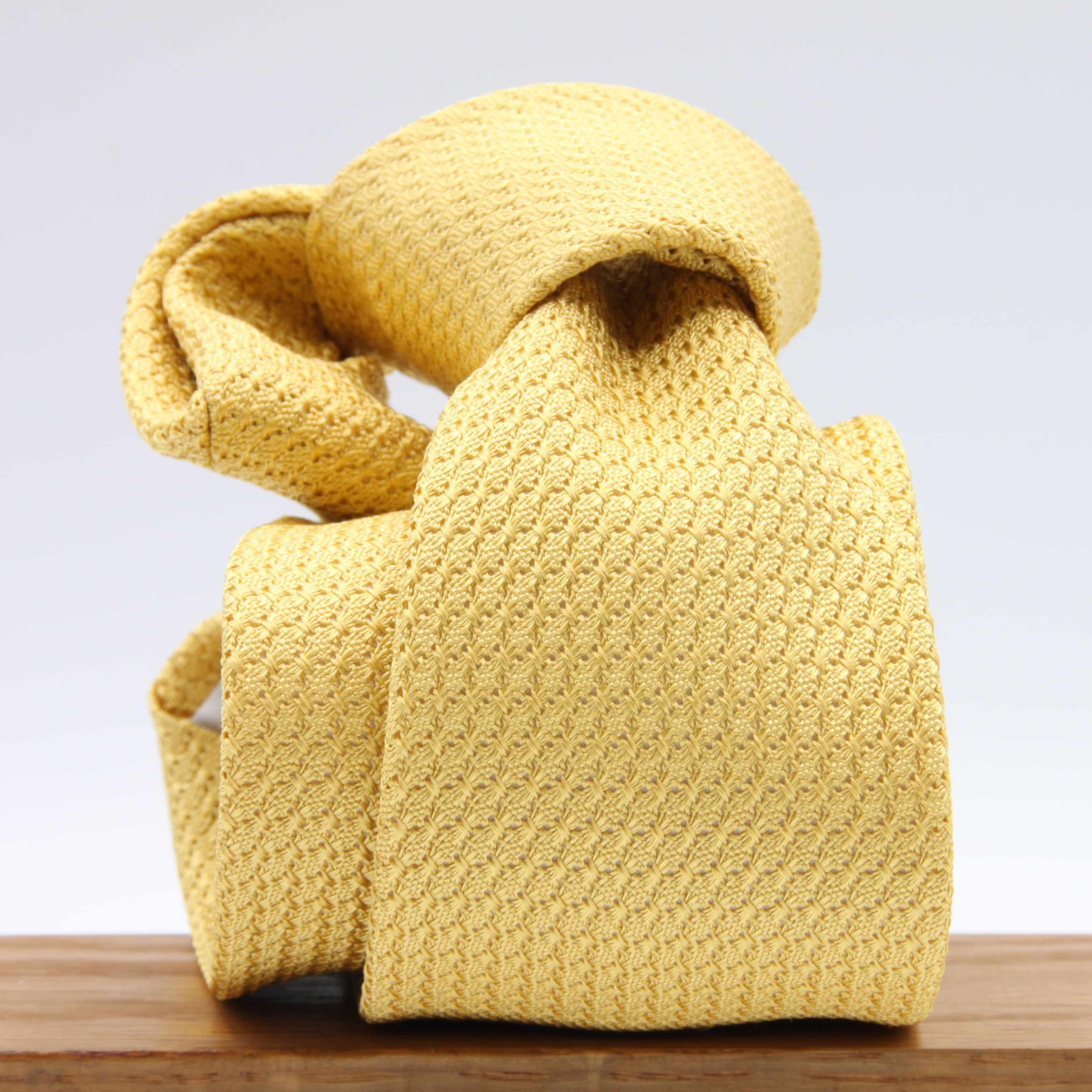 Cruciani &amp; Bella Tie
100% Silk Grenadine Garza Grossa

Tipped
Plaine Yellow Tie
Handmade in Italy
8 cm x 150 cm

#9497