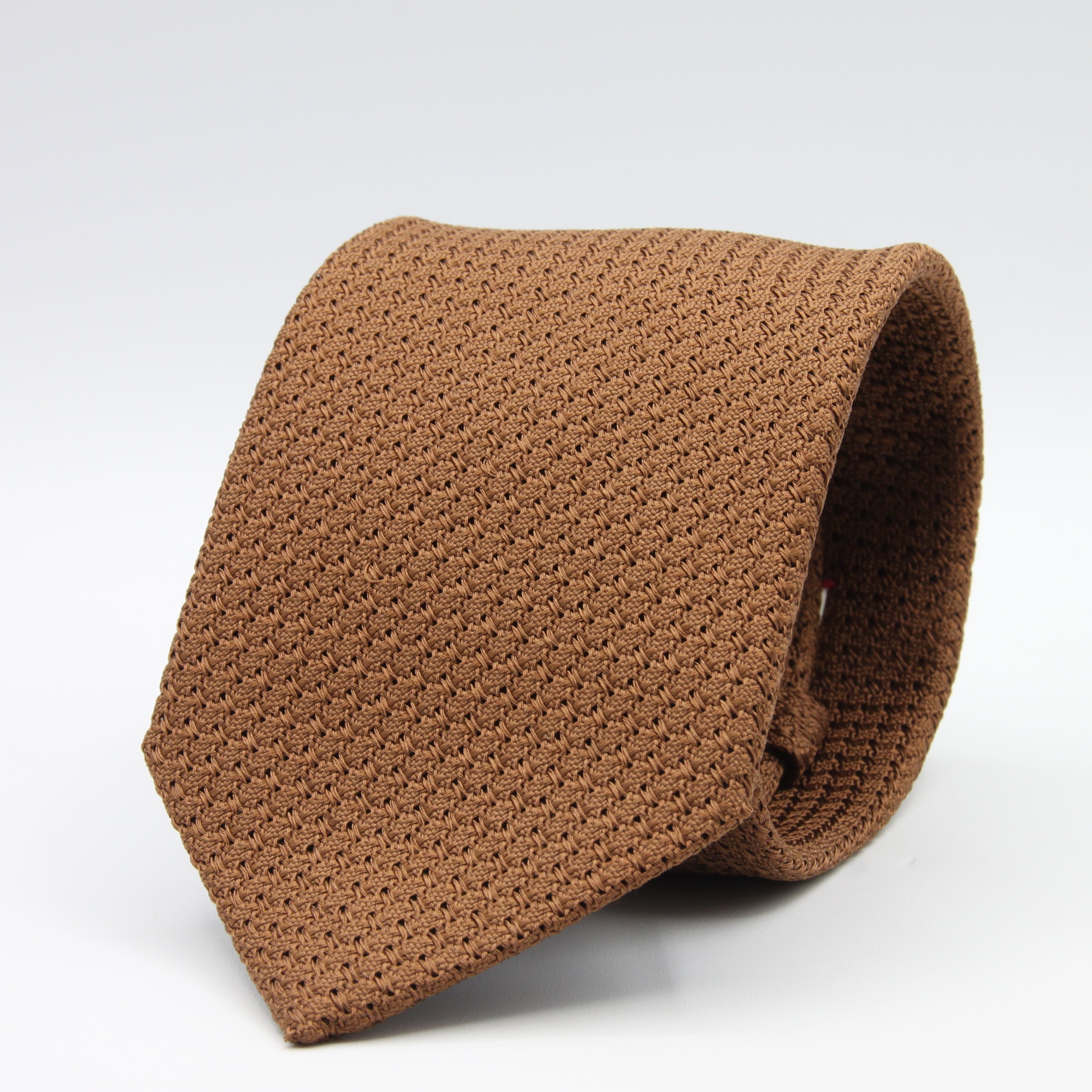Cruciani &amp; Bella Tie
100% Silk Grenadine Garza Grossa

Tipped
Plain Brown Tobacco Tie
Handmade in Italy
8 cm x 150 cm

#9498