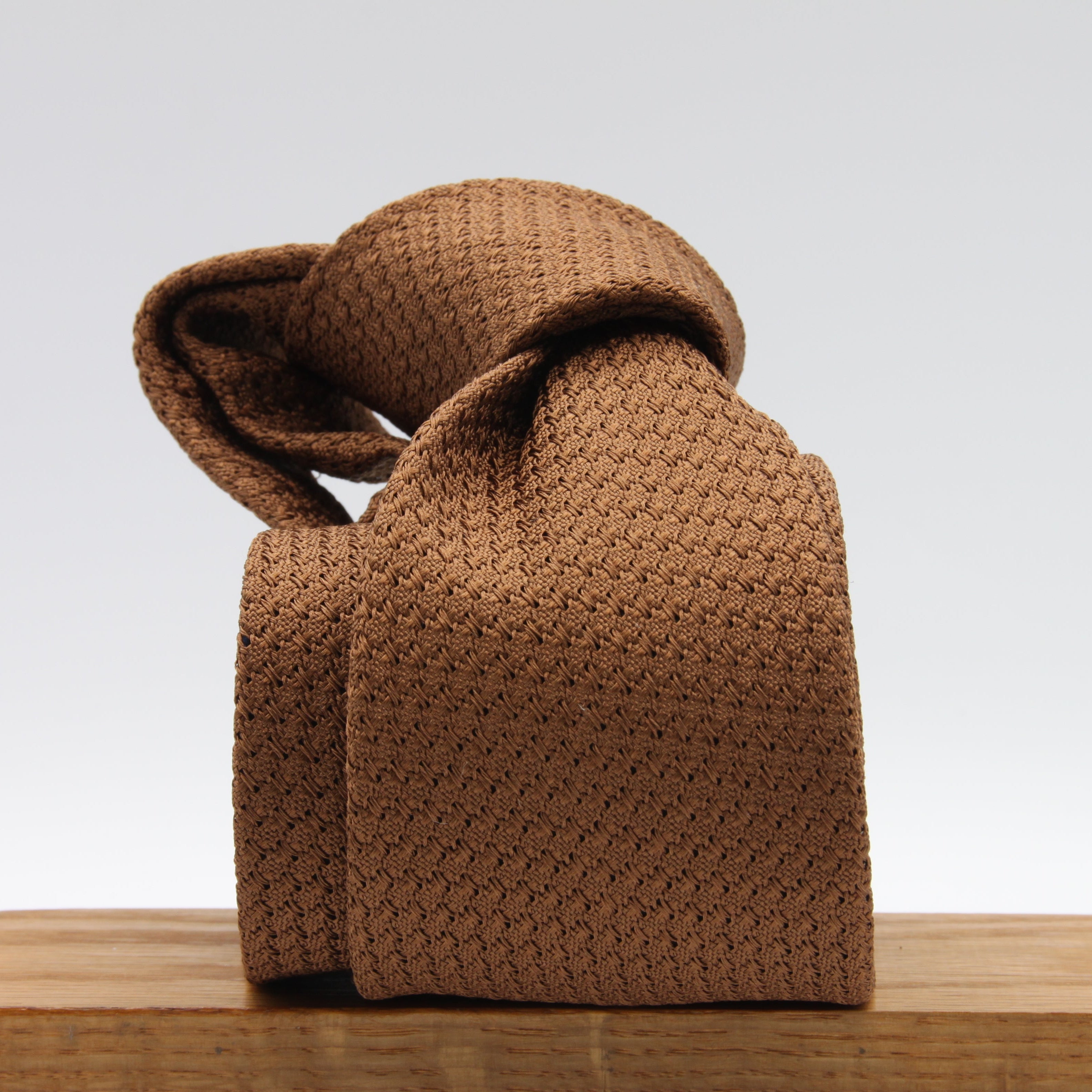 Cruciani &amp; Bella Tie
100% Silk Grenadine Garza Grossa

Tipped
Plain Brown Tobacco Tie
Handmade in Italy
8 cm x 150 cm

#9498
