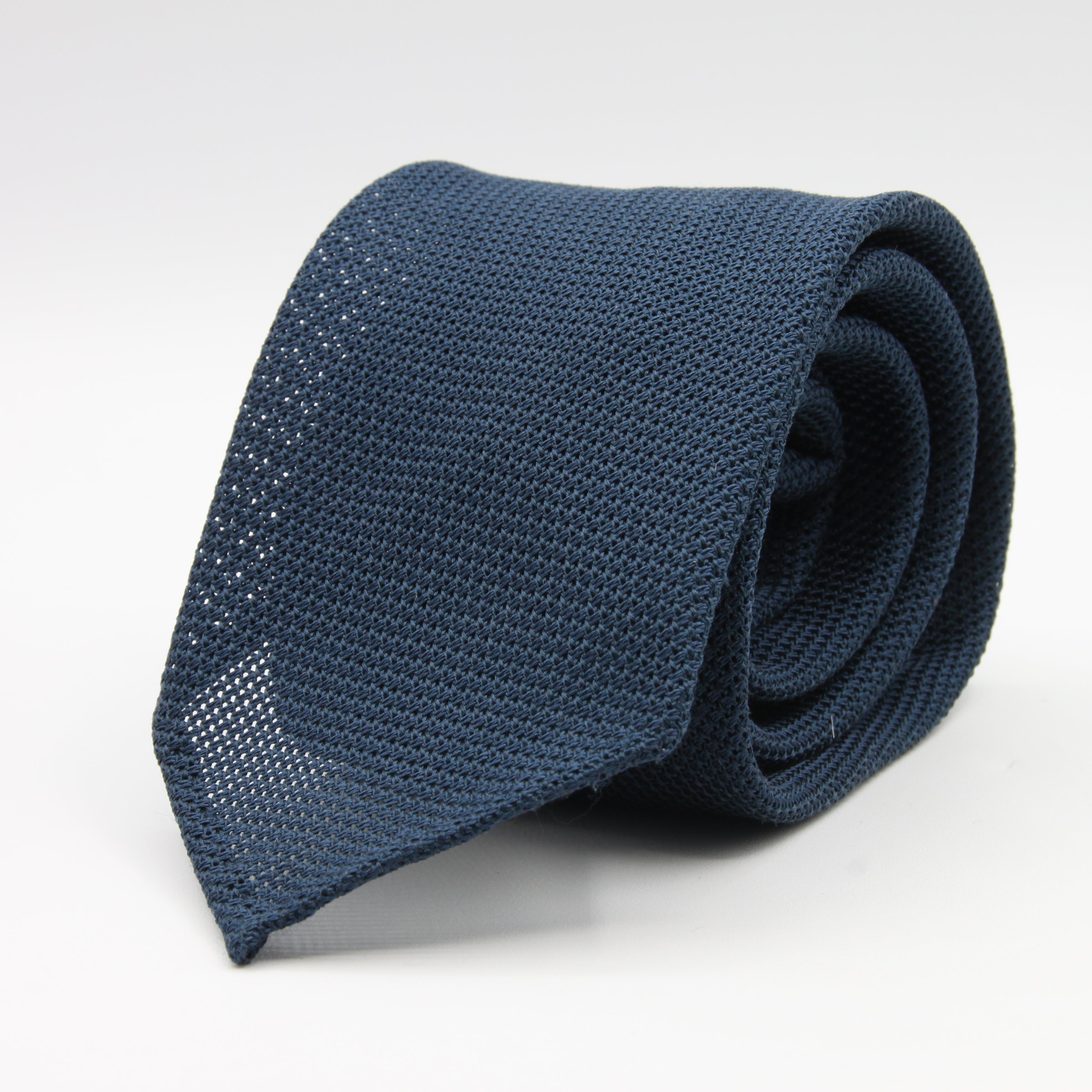 Cruciani &amp; Bella
100% Silk Grenadine Garza Fina
Woven in Italy
Unlined
Hand rolled blades
Navy Blue plain &nbsp;tie
Handmade in Italy
8 cm x 150 cm
#9504