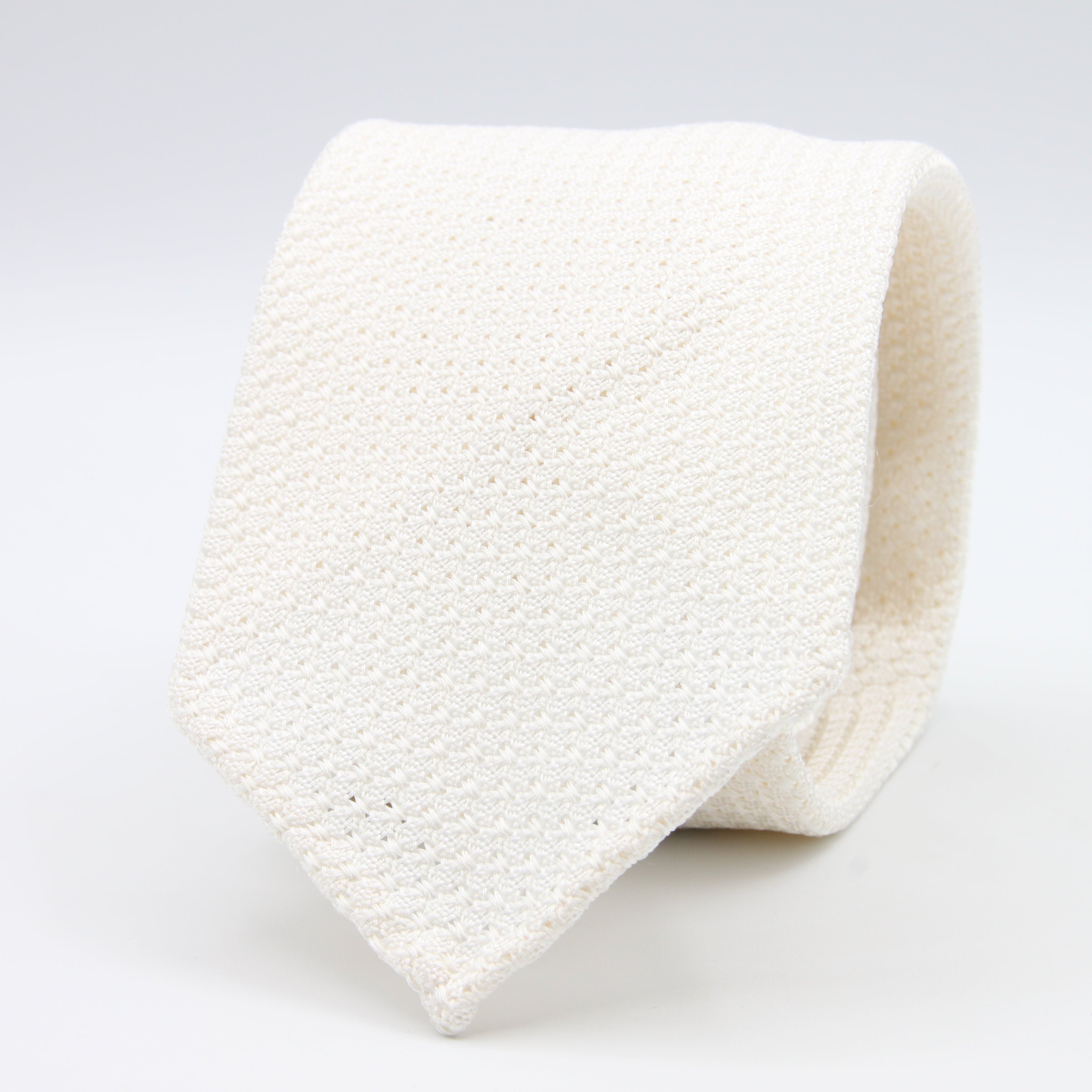 Cruciani &amp; Bella Tie
100% Silk Grenadine Garza Grossa

Unlined
Plain White Tie
Handmade in Italy
8 cm x 150 cm

#9502