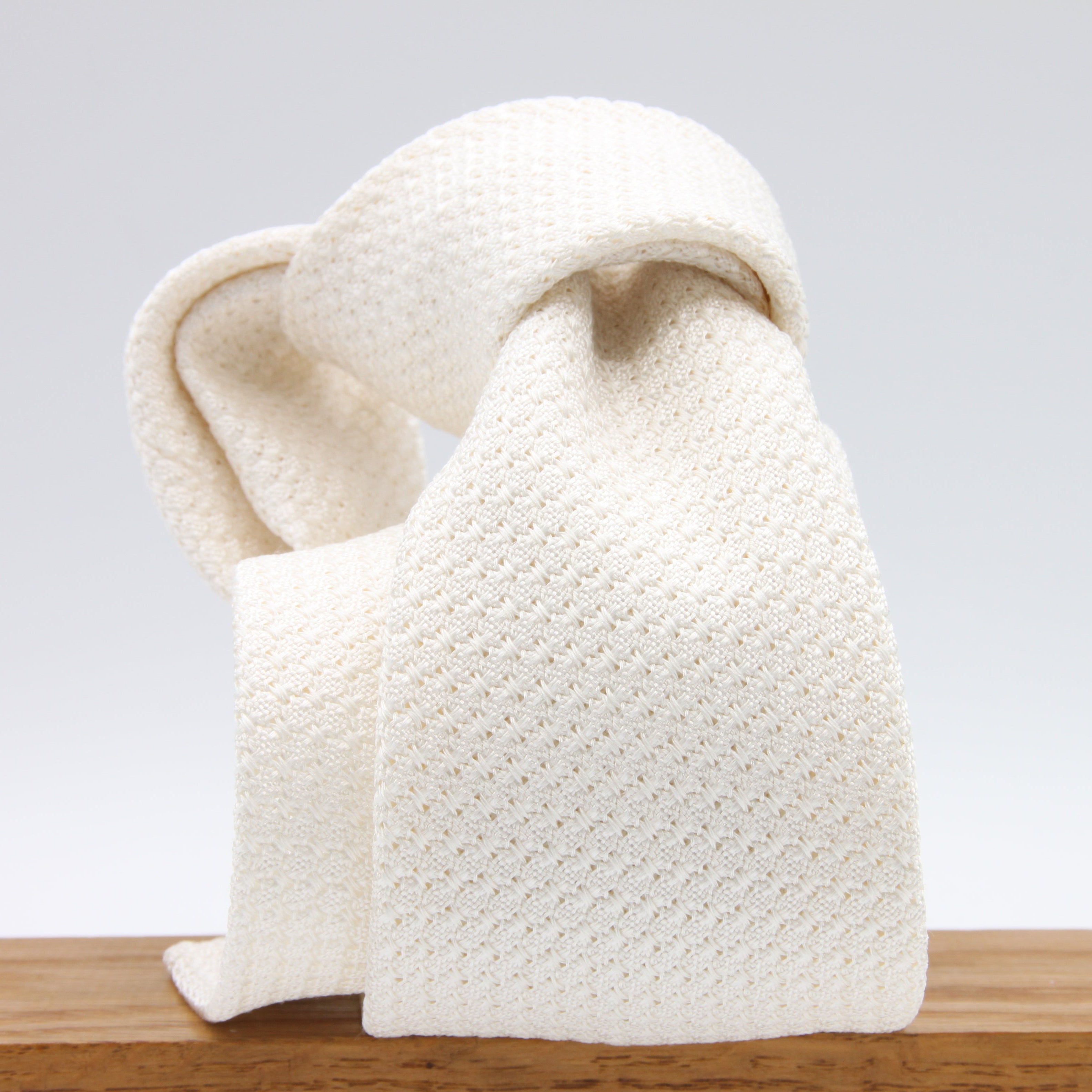 Cruciani &amp; Bella Tie
100% Silk Grenadine Garza Grossa

Unlined
Plain White Tie
Handmade in Italy
8 cm x 150 cm

#9502