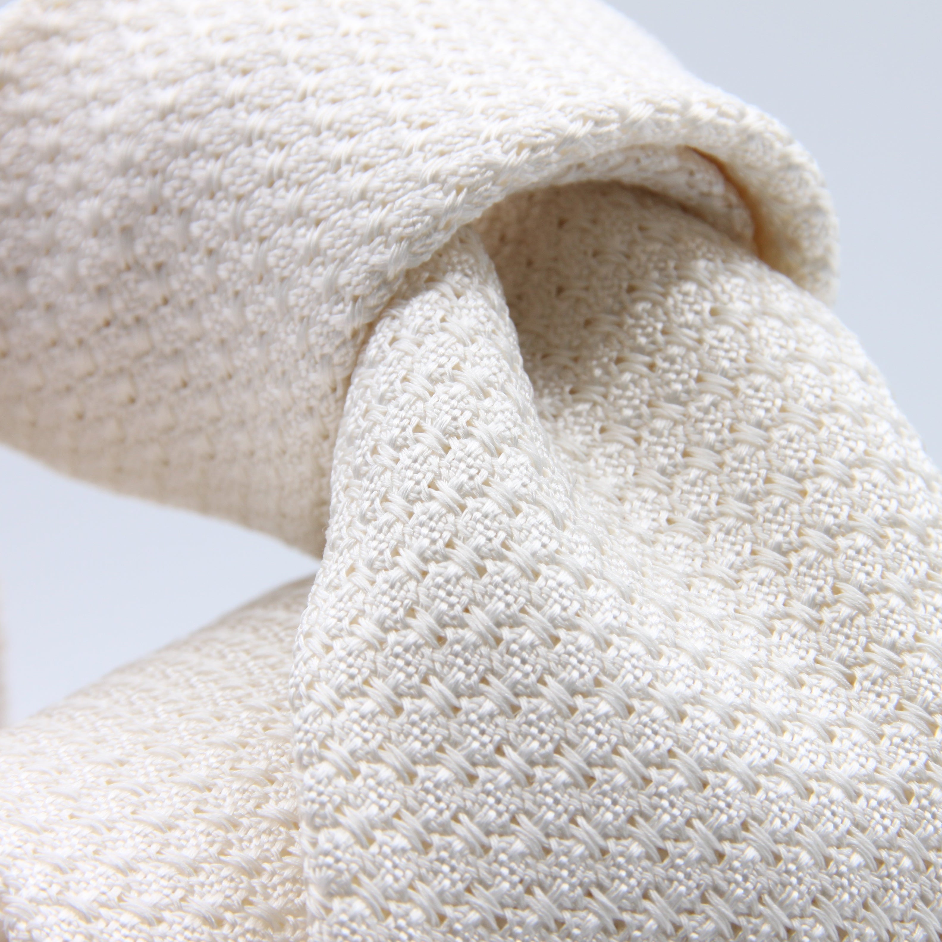 Cruciani &amp; Bella Tie
100% Silk Grenadine Garza Grossa

Unlined
Plain White Tie
Handmade in Italy
8 cm x 150 cm

#9502