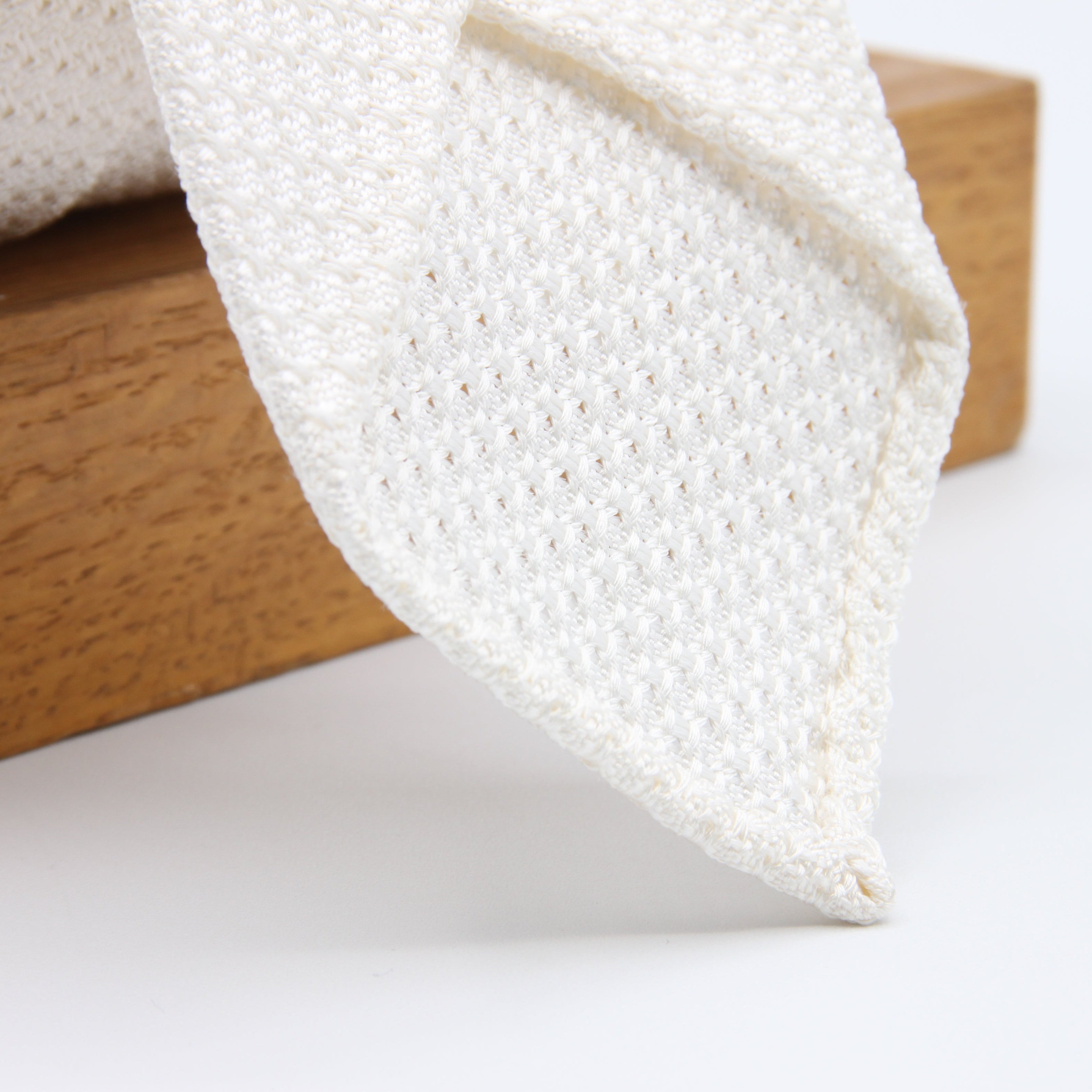 Cruciani &amp; Bella Tie
100% Silk Grenadine Garza Grossa

Unlined
Plain White Tie
Handmade in Italy
8 cm x 150 cm

#9502