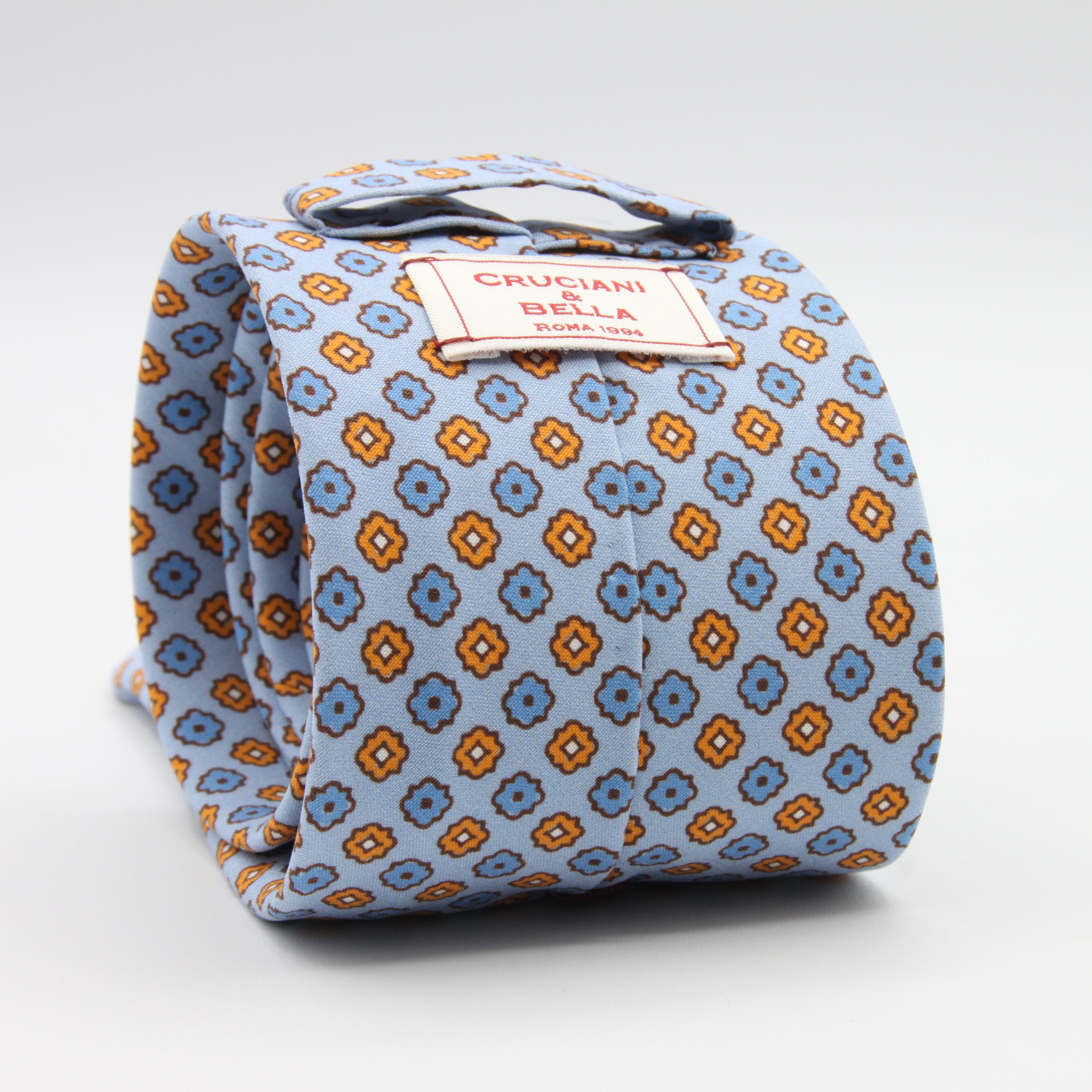 Cruciani &amp; Bella Tie
Handmade and Printed in Italy
Unlined
Hand Rolled
Sky Blue, Light Blue and Orange Tie
100% Printed Madder Silk
8 X 150 Cm
#9538