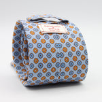 Cruciani &amp; Bella Tie
Handmade and Printed in Italy
Unlined
Hand Rolled
Sky Blue, Light Blue and Orange Tie
100% Printed Madder Silk
8 X 150 Cm
#9538
