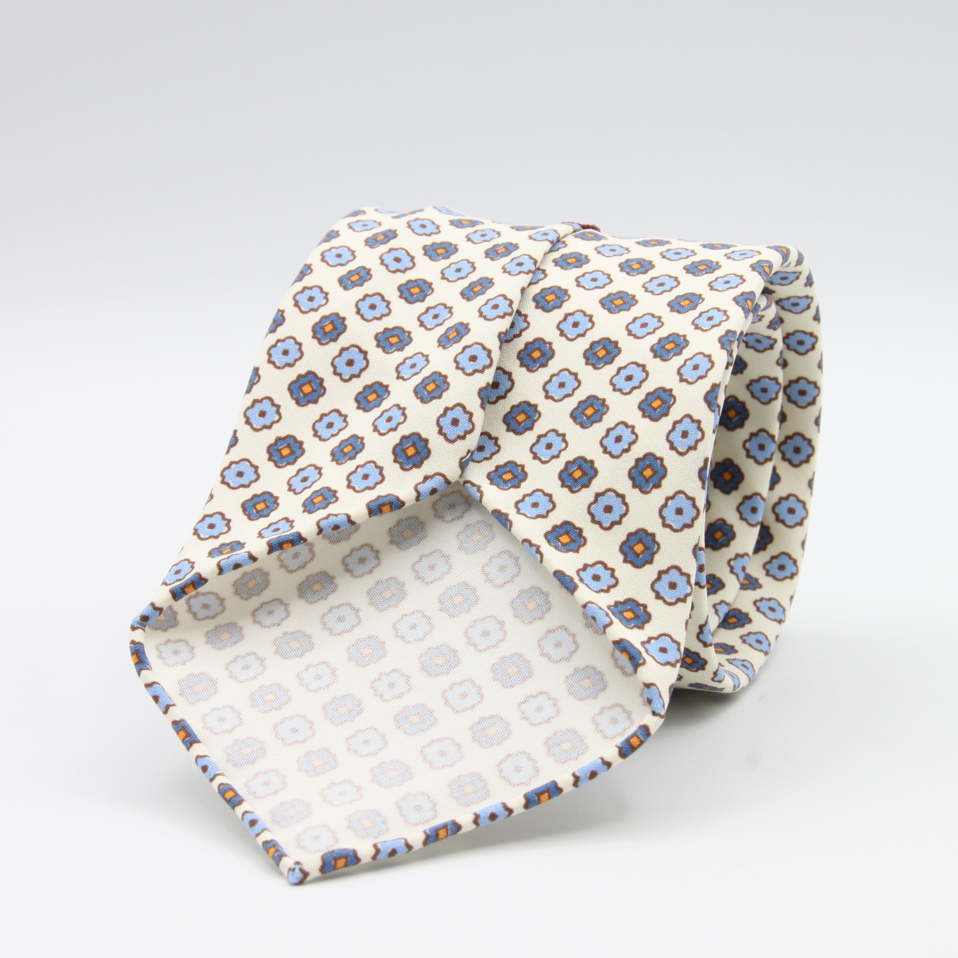 Cruciani &amp; Bella Tie
Handmade and Printed in Italy
Unlined
Hand Rolled
Off-White, Blue and Orange Tie
100% Printed Madder Silk
8 X 150 Cm
#9539