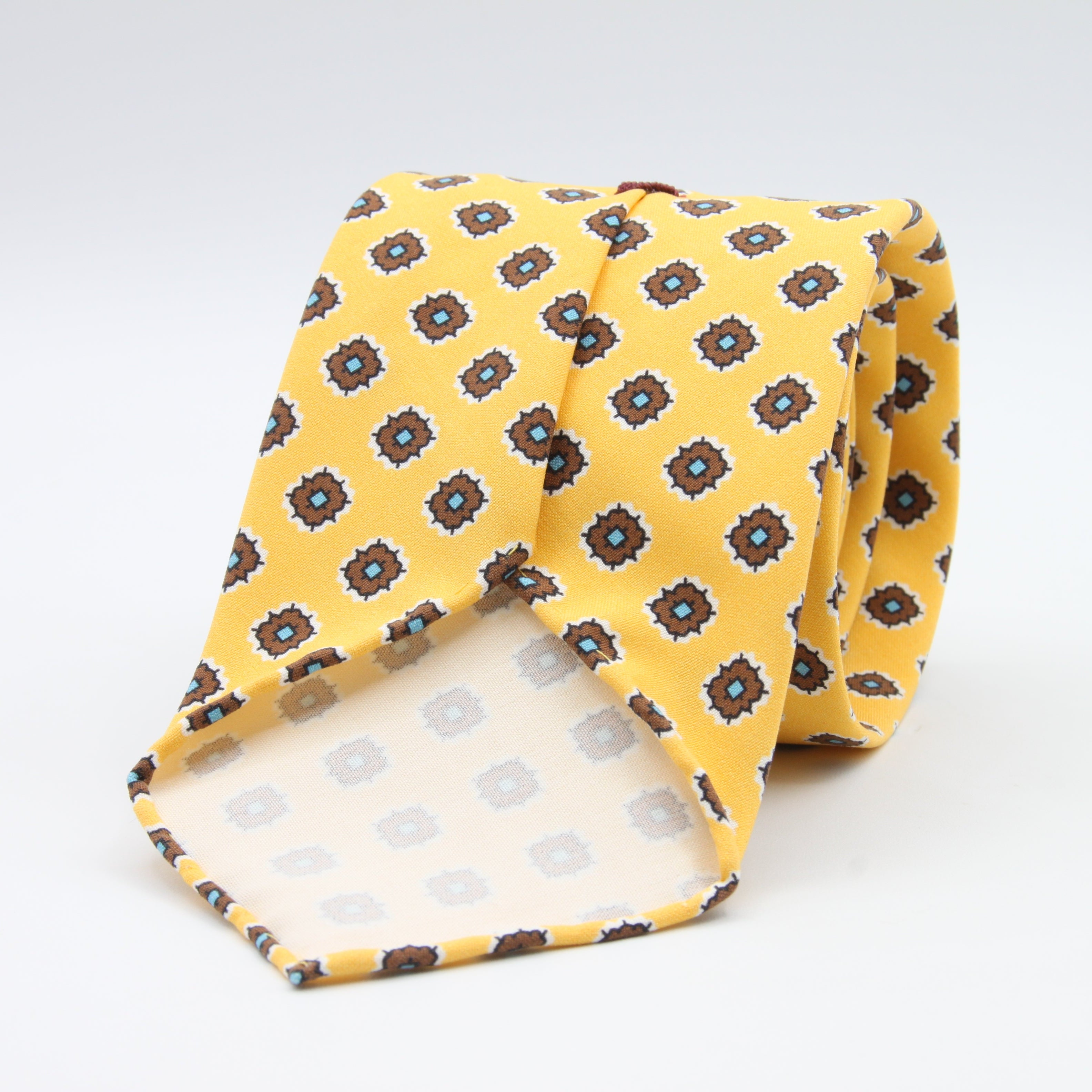 Cruciani &amp; Bella Tie
Handmade and Printed in Italy
Unlined
Hand Rolled
Blue, Light Blue and Red Tie
100% Printed Madder Silk
8 X 150 Cm
#9531