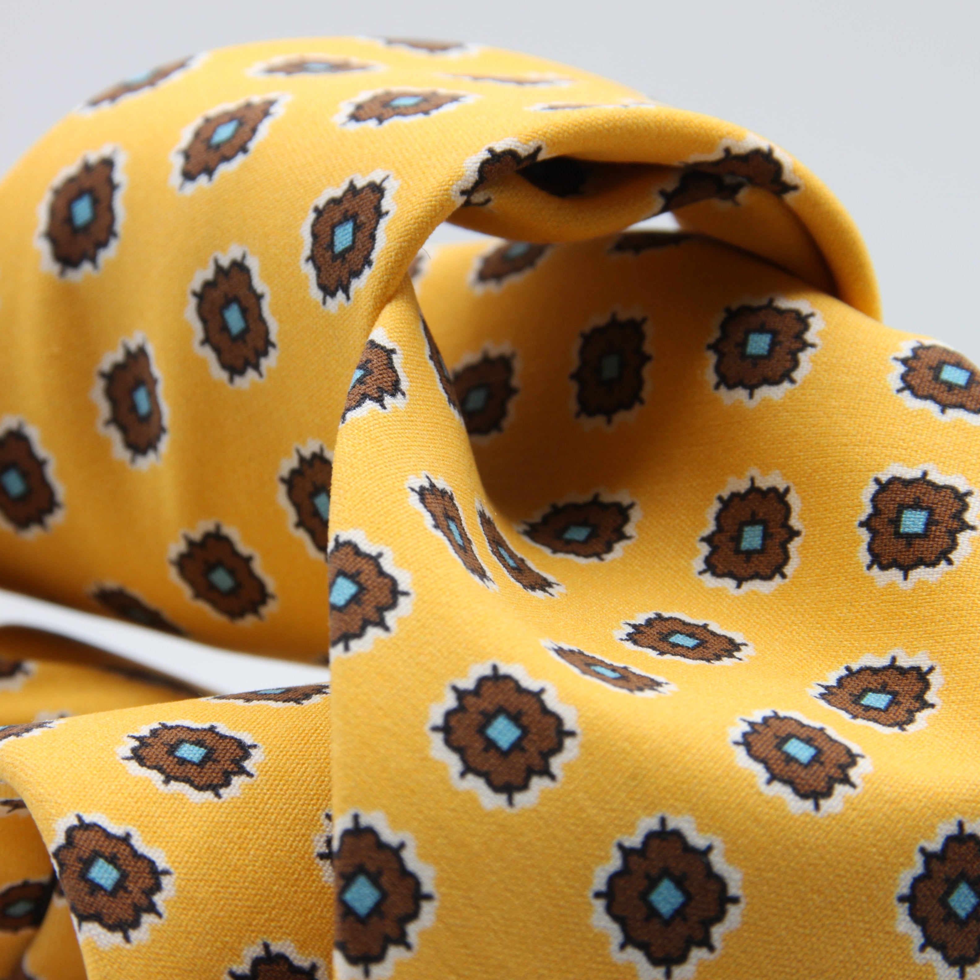 Cruciani &amp; Bella Tie
Handmade and Printed in Italy
Unlined
Hand Rolled
Blue, Light Blue and Red Tie
100% Printed Madder Silk
8 X 150 Cm
#9531