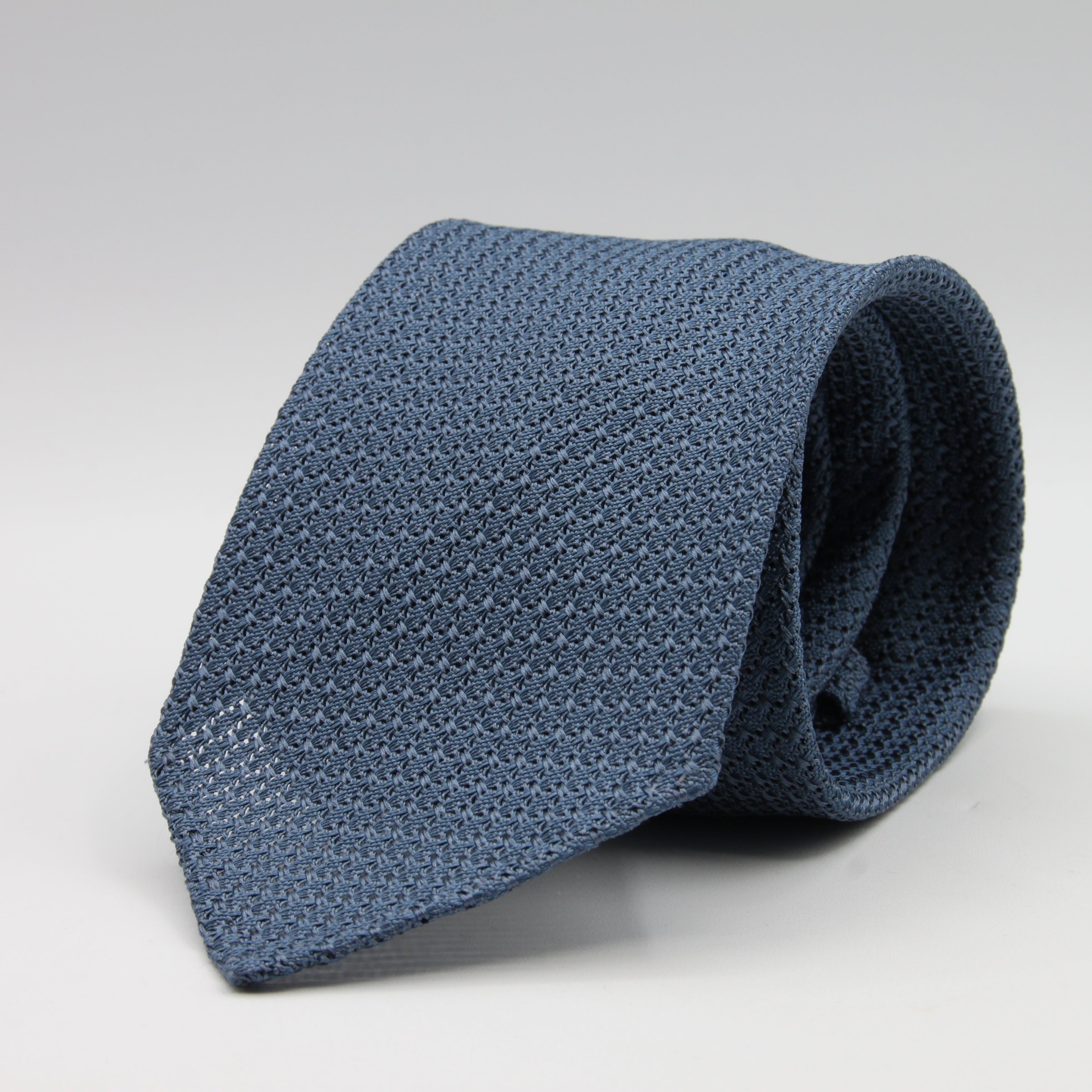 Cruciani &amp; Bella Tie
100% Silk Grenadine Garza Grossa

Unlined
Plain Light Blue Blue Tie
Handmade in Italy
8 cm x 150 cm

#8601