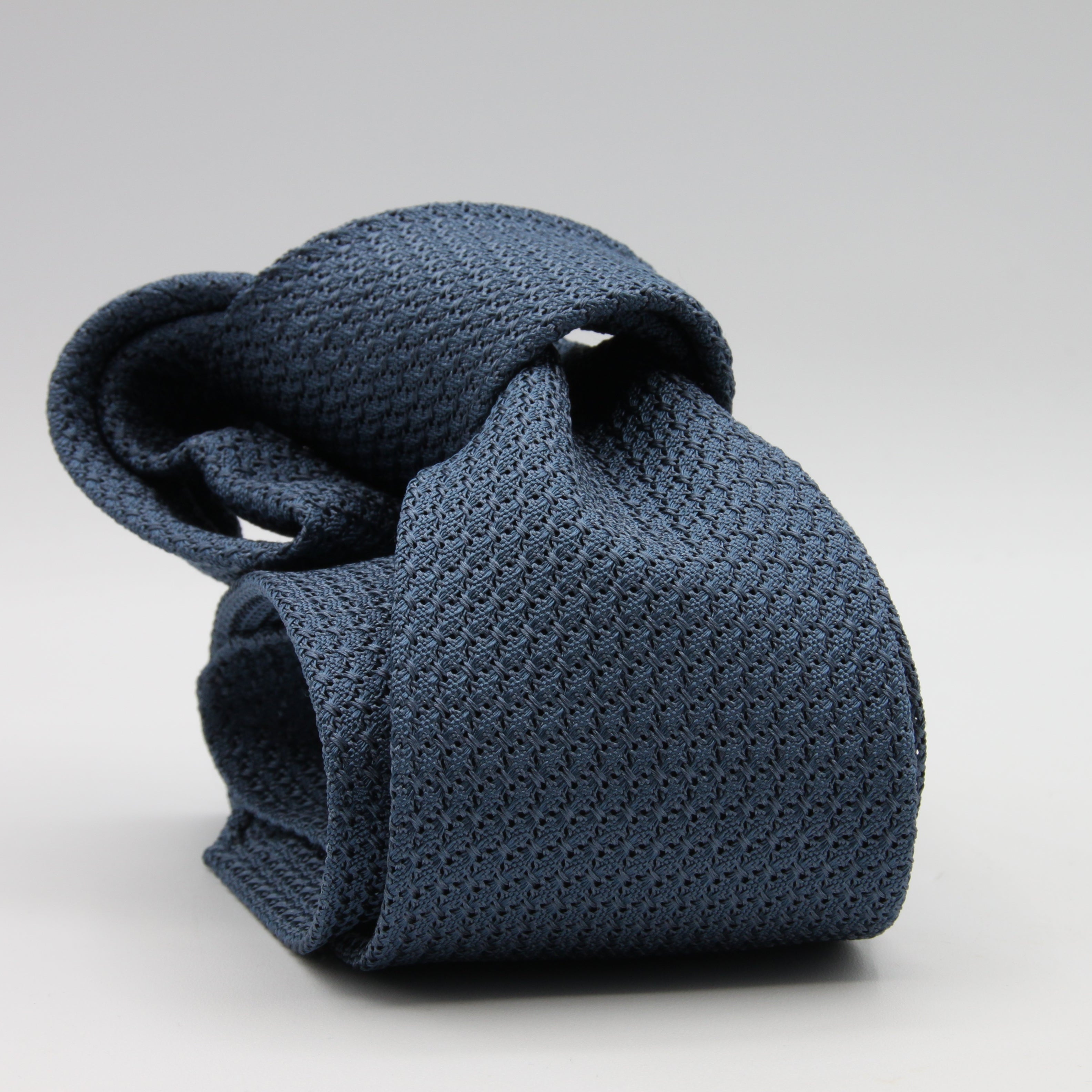 Cruciani &amp; Bella Tie
100% Silk Grenadine Garza Grossa

Unlined
Plain Light Blue Blue Tie
Handmade in Italy
8 cm x 150 cm

#8601